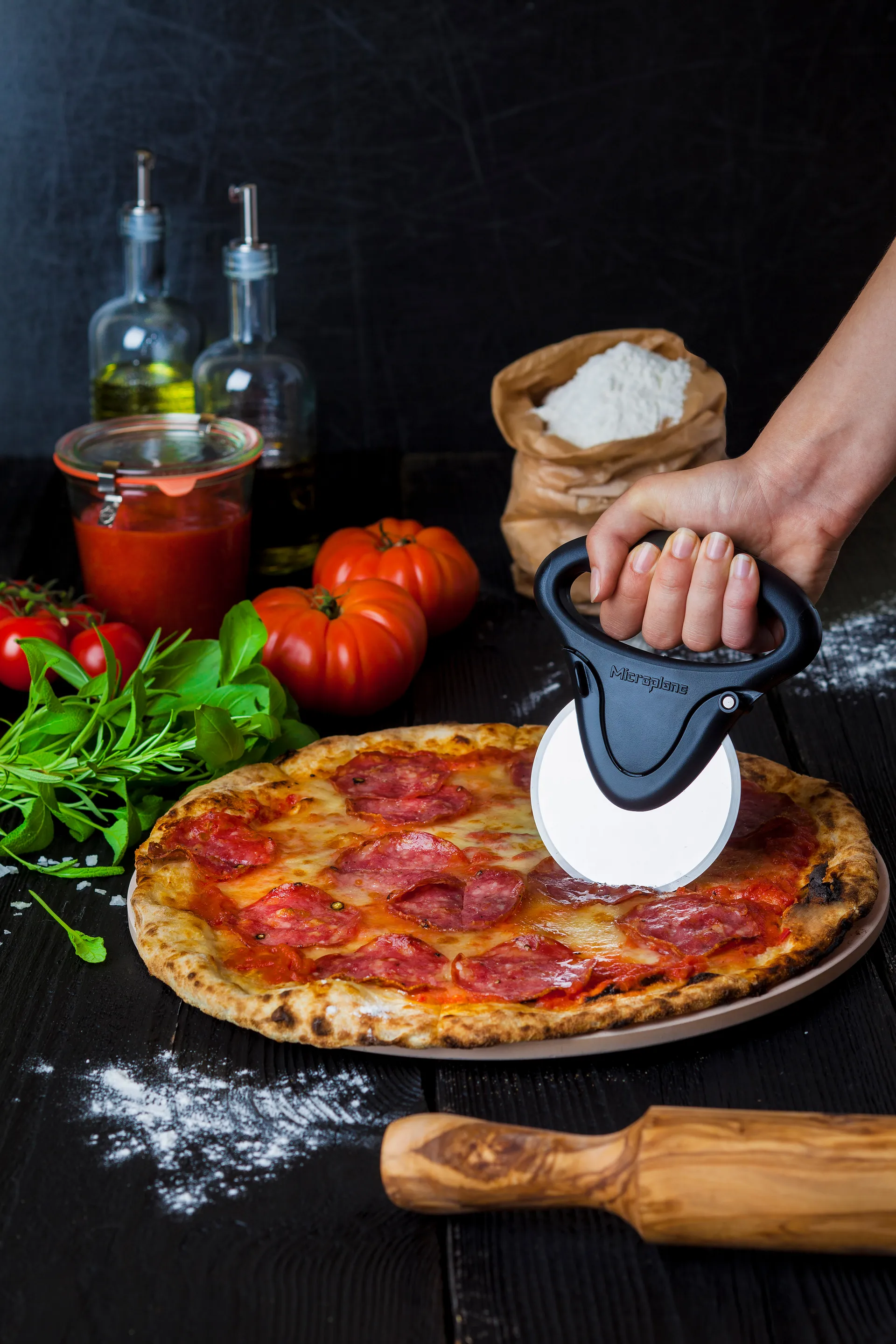Specialitet pizzaskærer 16 cm, Black Microplane