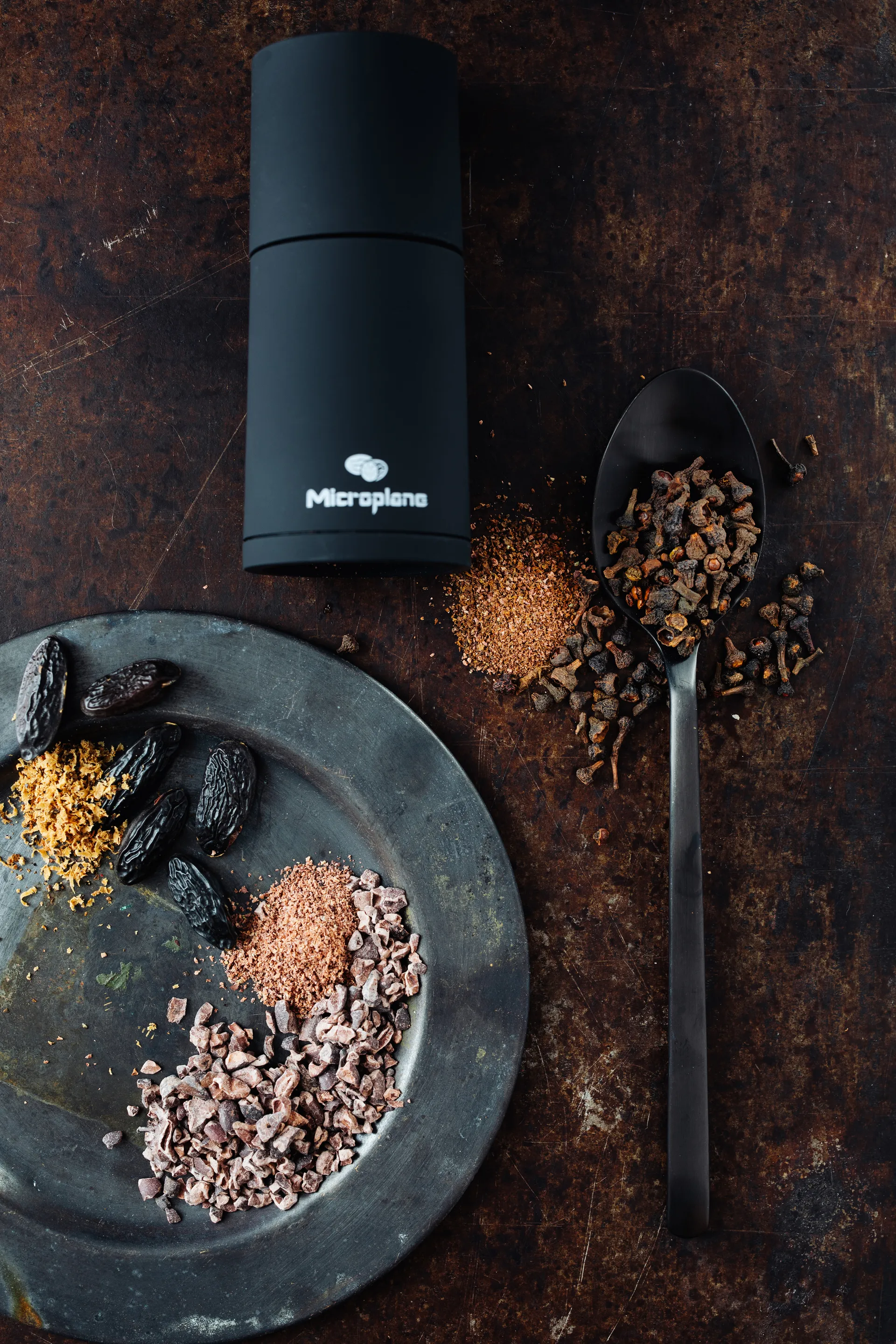 Speciality 2-i-1 krydderikværn 12 cm, Black Microplane
