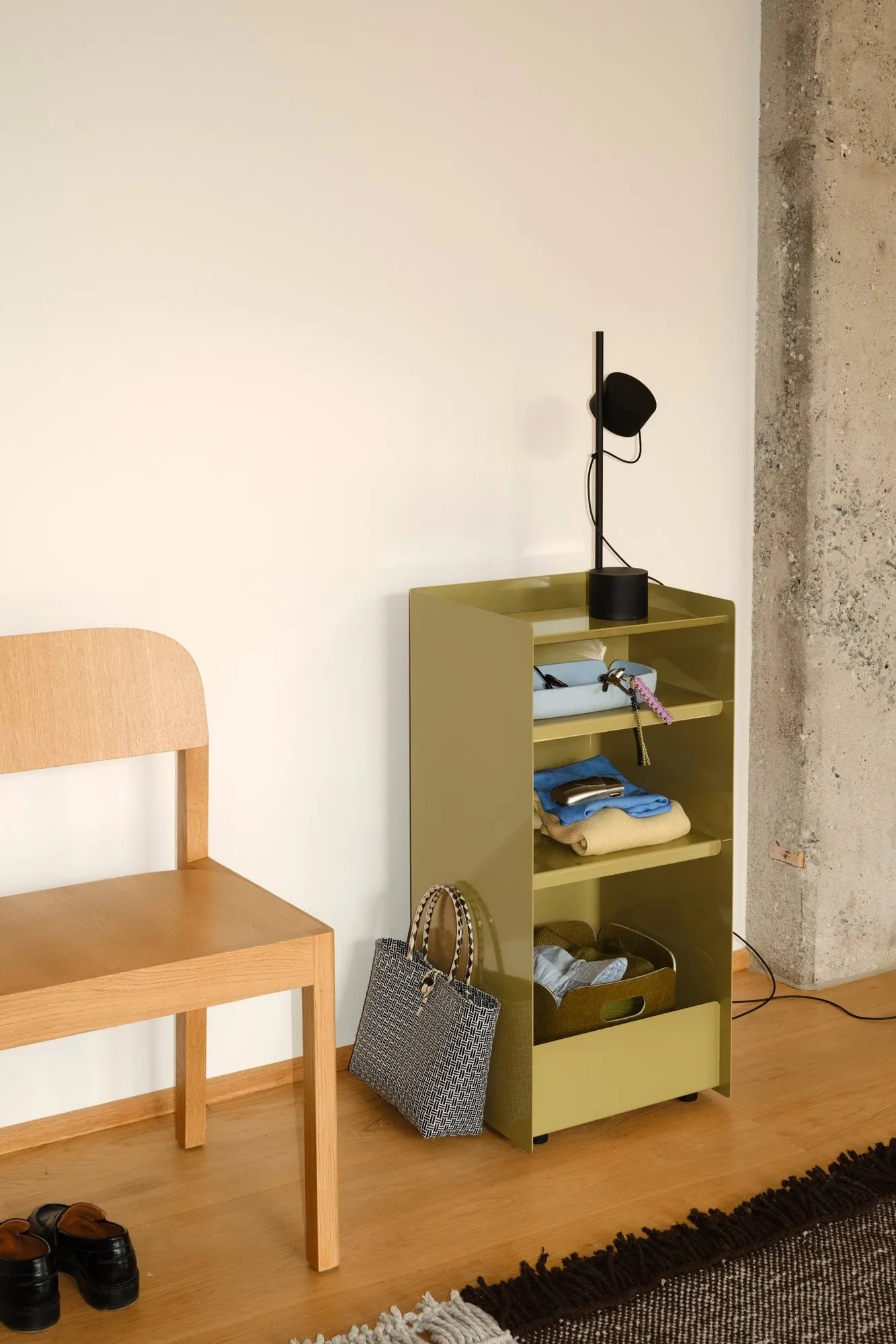 Folded Trolley rullevogn åben, Dark beige green, 37,4x38,7x37,2 cm Muuto
