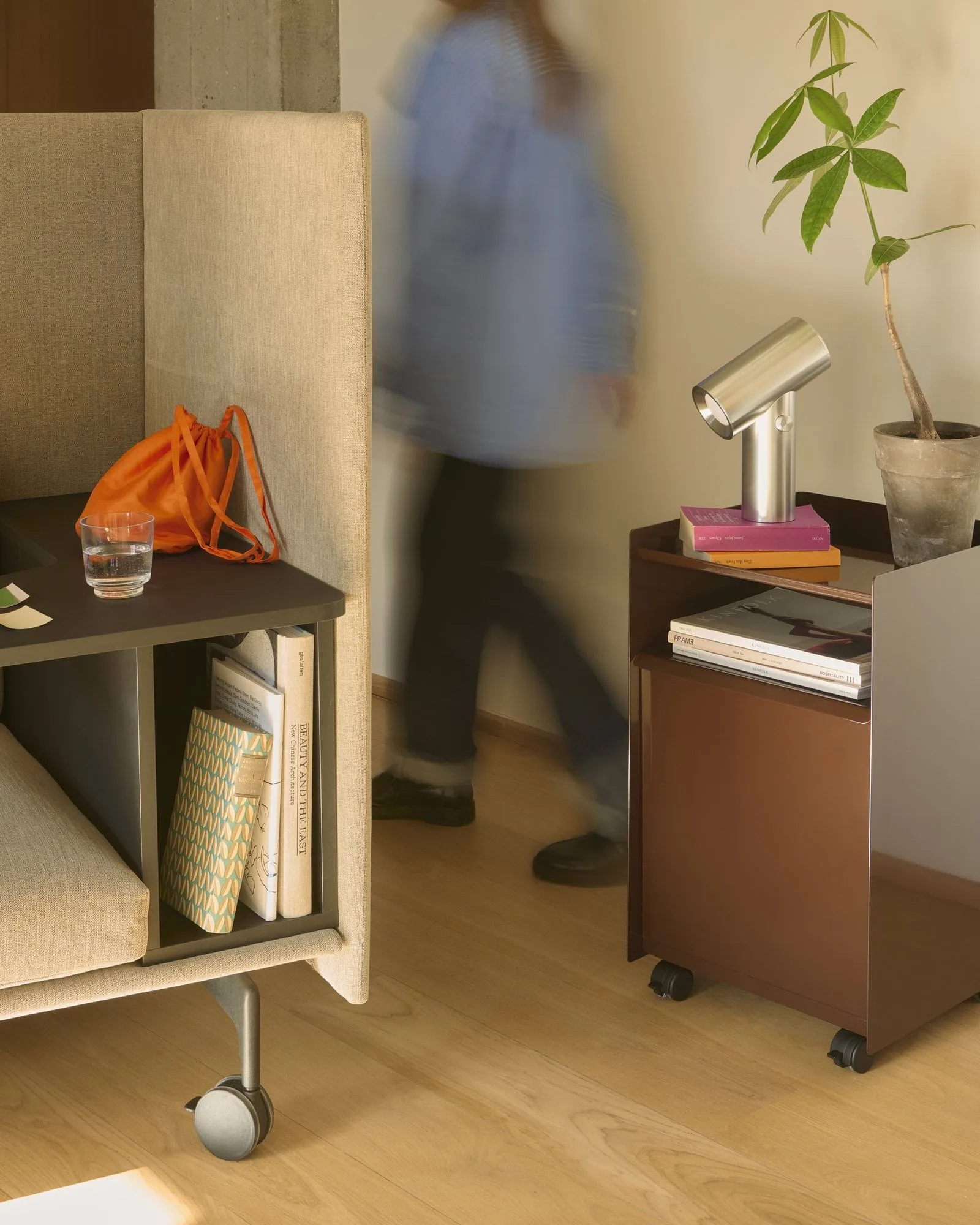 Folded Trolley rullevogn med skab, Black Muuto