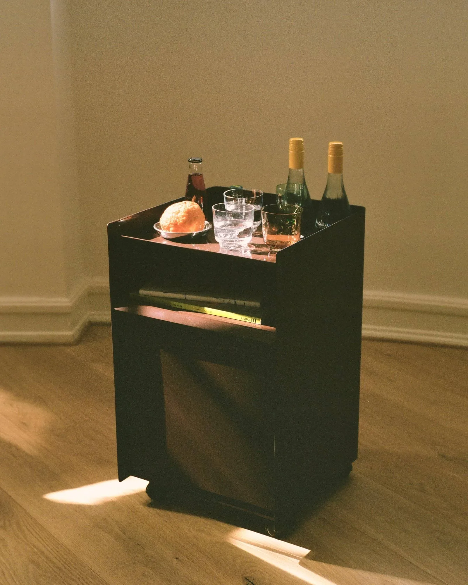 Folded Trolley rullevogn med skuffe, Dark red Muuto