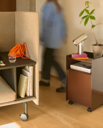 Folded Trolley rullevogn med skuffe - Dark red - Muuto