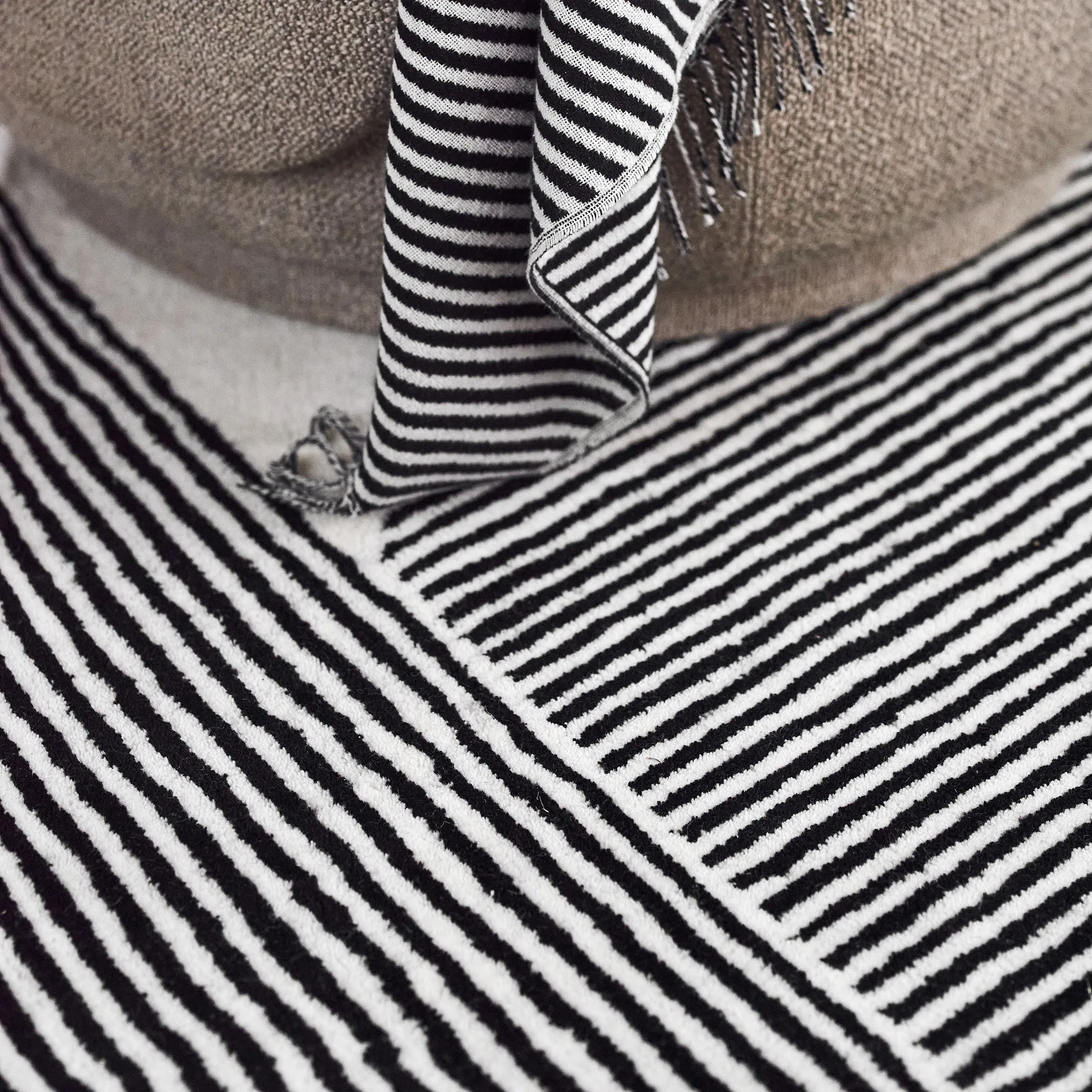 Stripes uldtæppe naturhvid, 170x240 cm NJRD