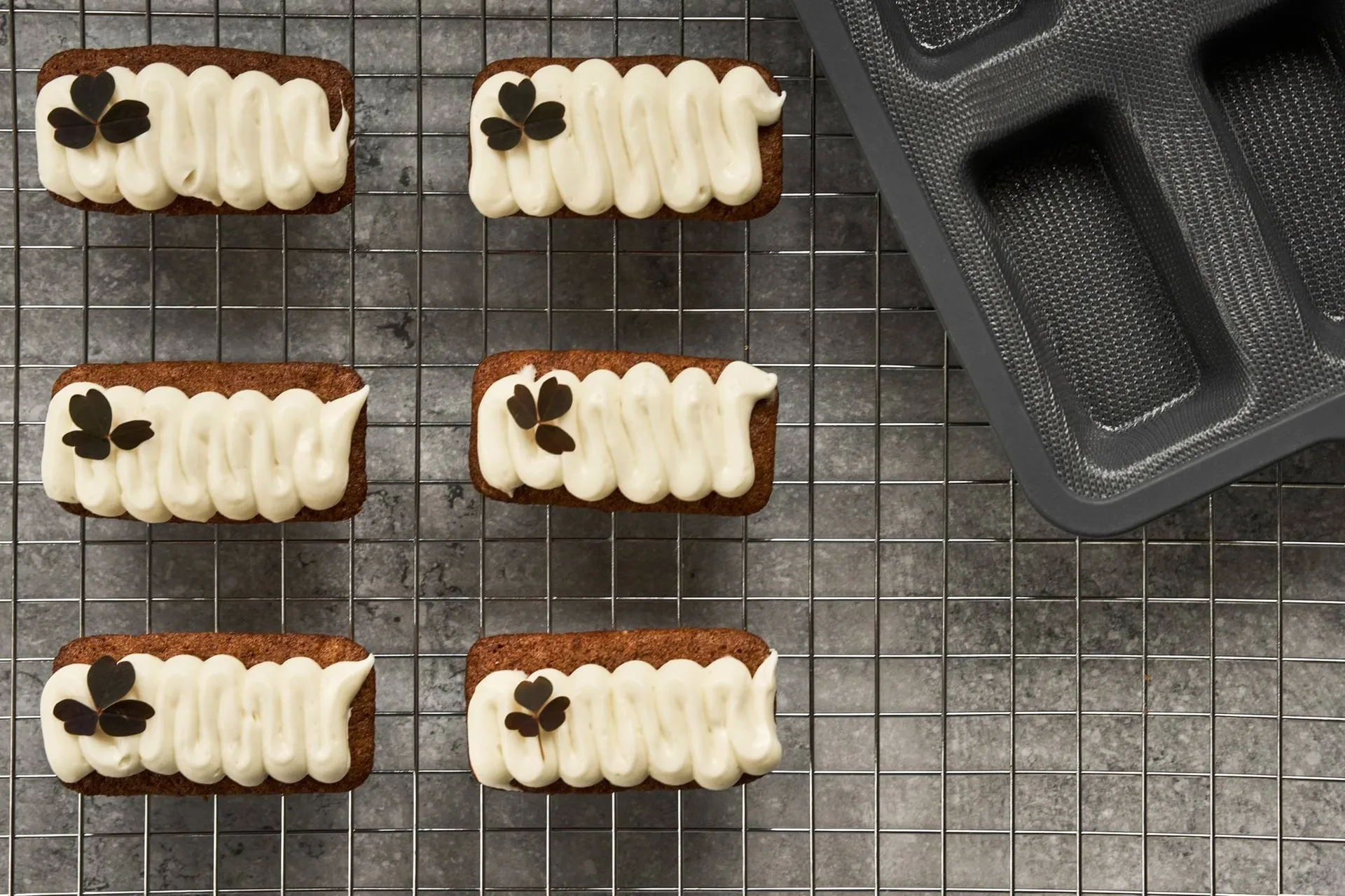 BAKE silikoneform med forstærket ramme, Rektangulær, 6 stk., 26,2x22,1 cm Nordwik