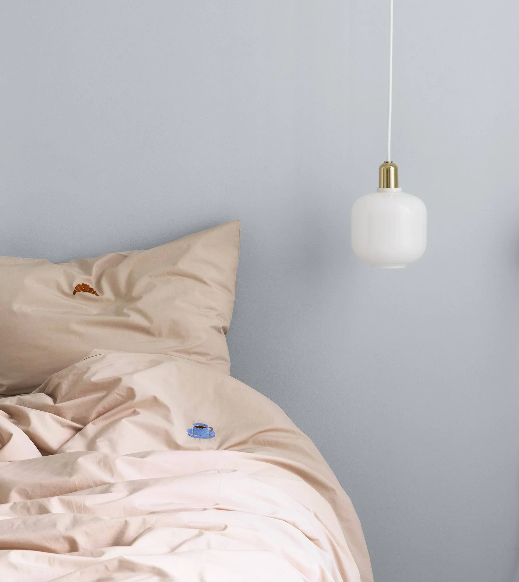 Amp lampe lille, Hvid/Messing Normann Copenhagen
