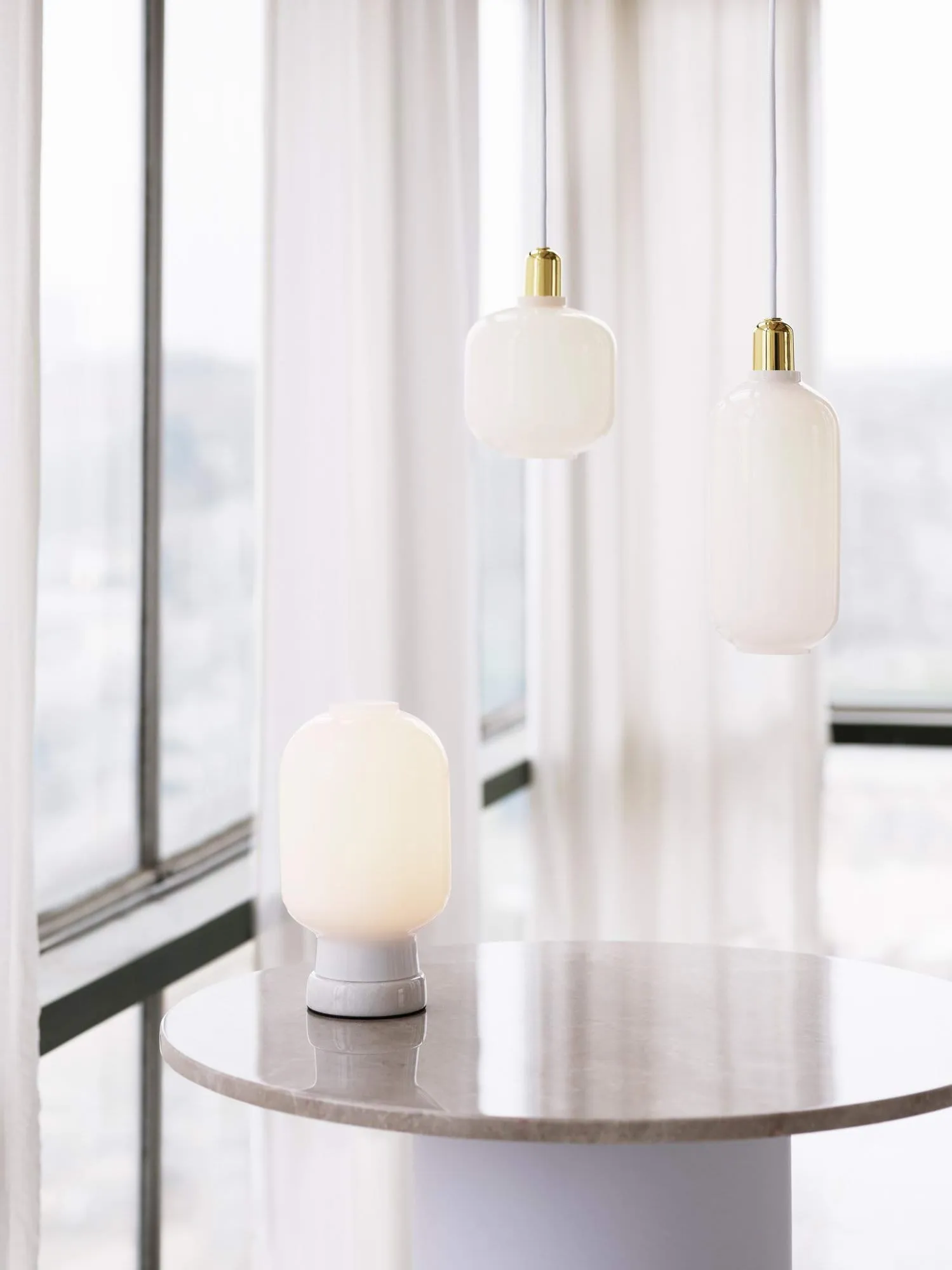 Amp lampe lille, Hvid/Messing Normann Copenhagen