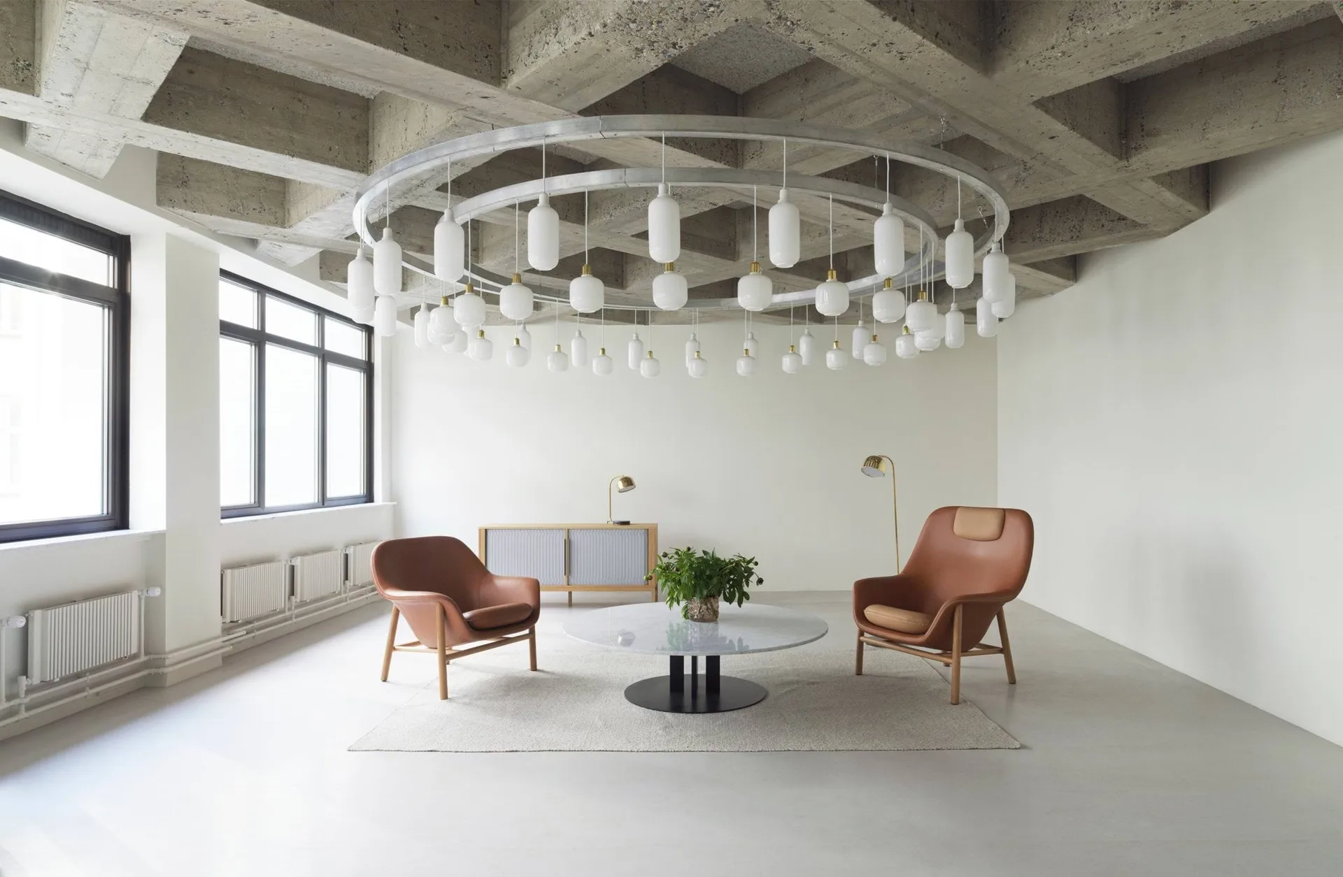 Amp lampe stor, hvid Normann Copenhagen