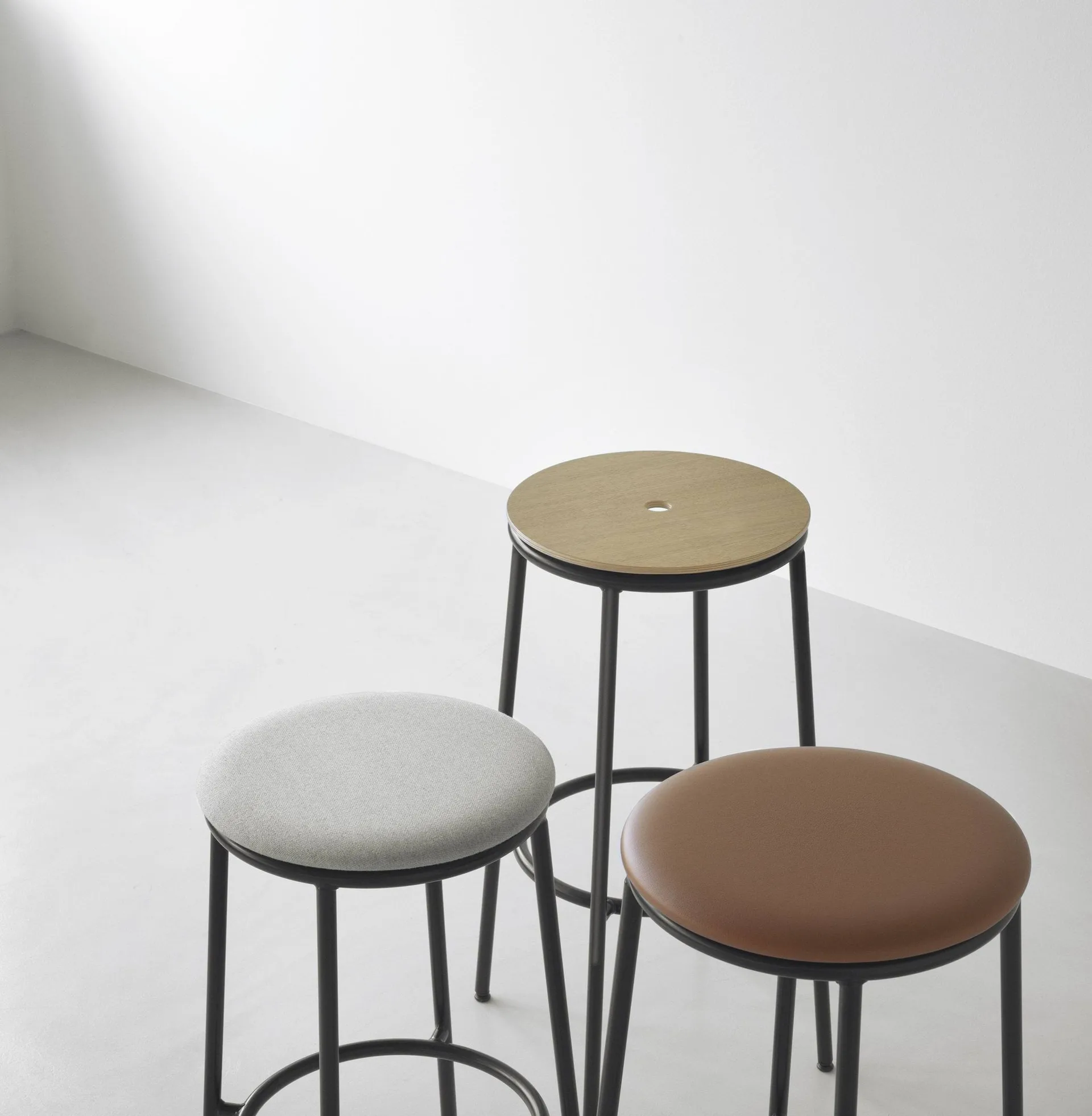 Circa barstol 65 cm, Sort aluminium Normann Copenhagen