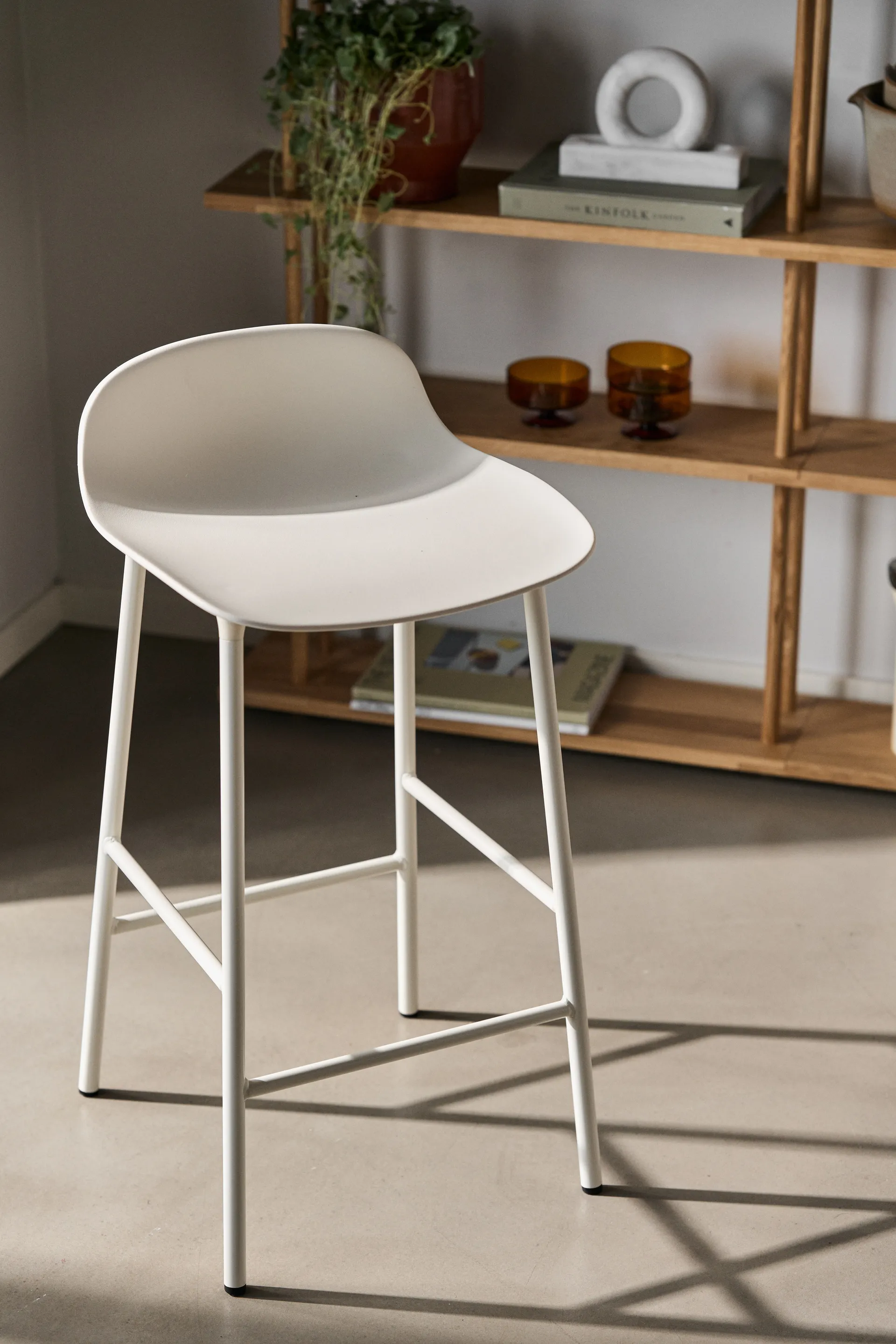 Form Chair barstol metalben, hvid Normann Copenhagen
