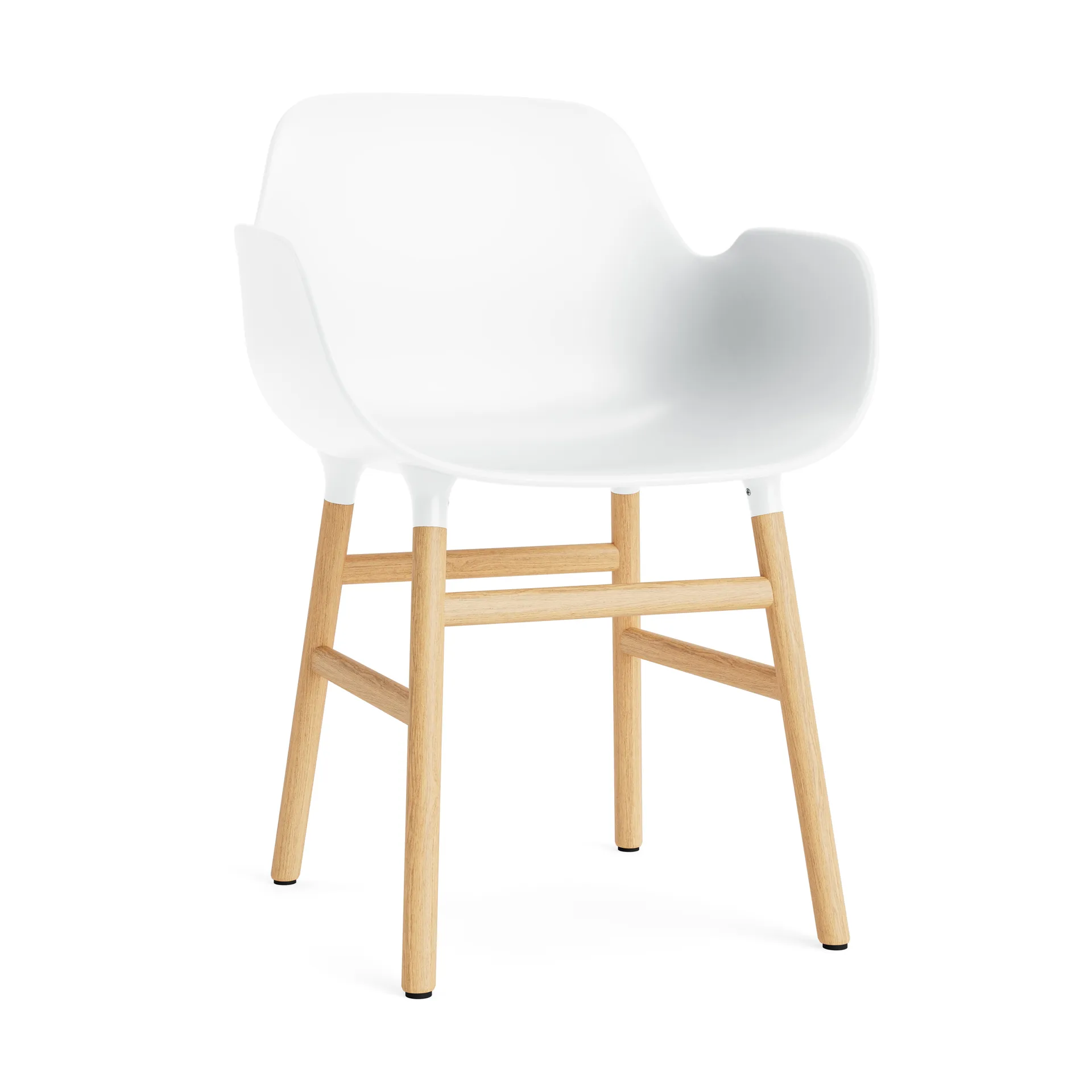 Normann Copenhagen Form karmstol white, egetræsben
