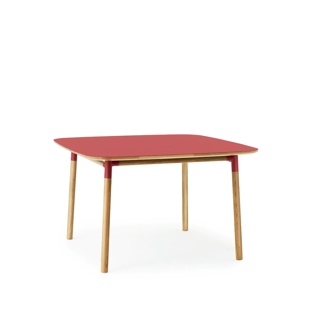 Normann Copenhagen Form spisebord red ben i eg 120×120 cm