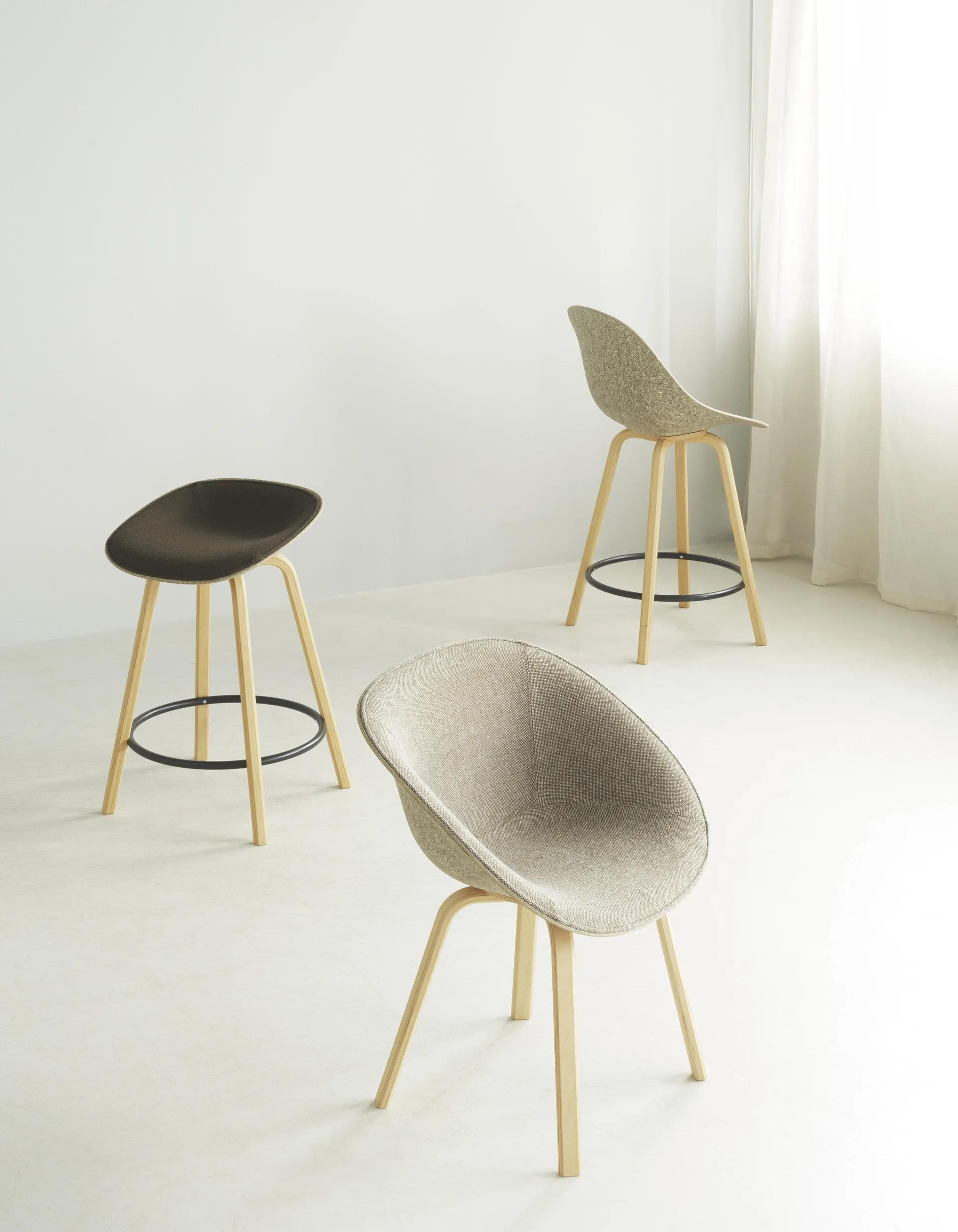 Mat Barstool barstol frontpolstret 65 cm, Ultra 41599-seaweed-beech-black steel Normann Copenhagen