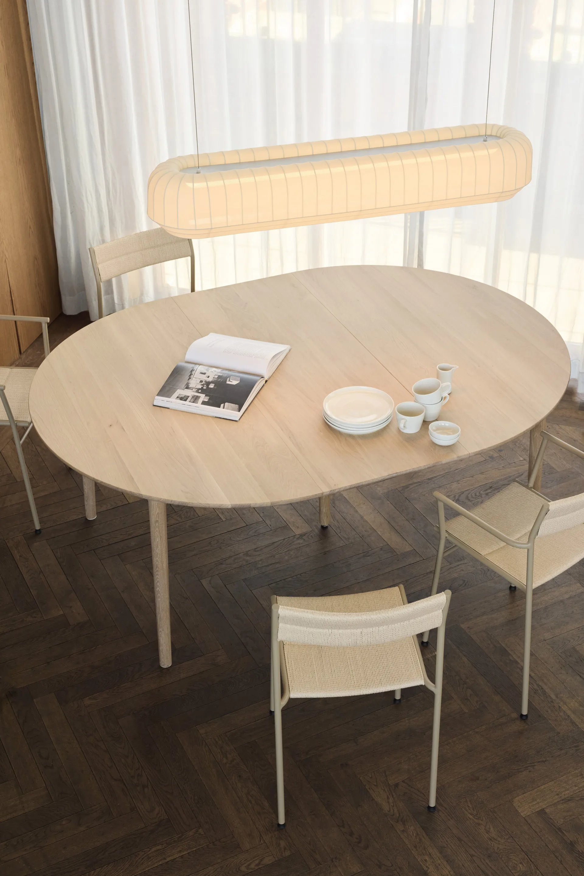 Expand spisebord Ø140 cm, Lysolieret eg Northern