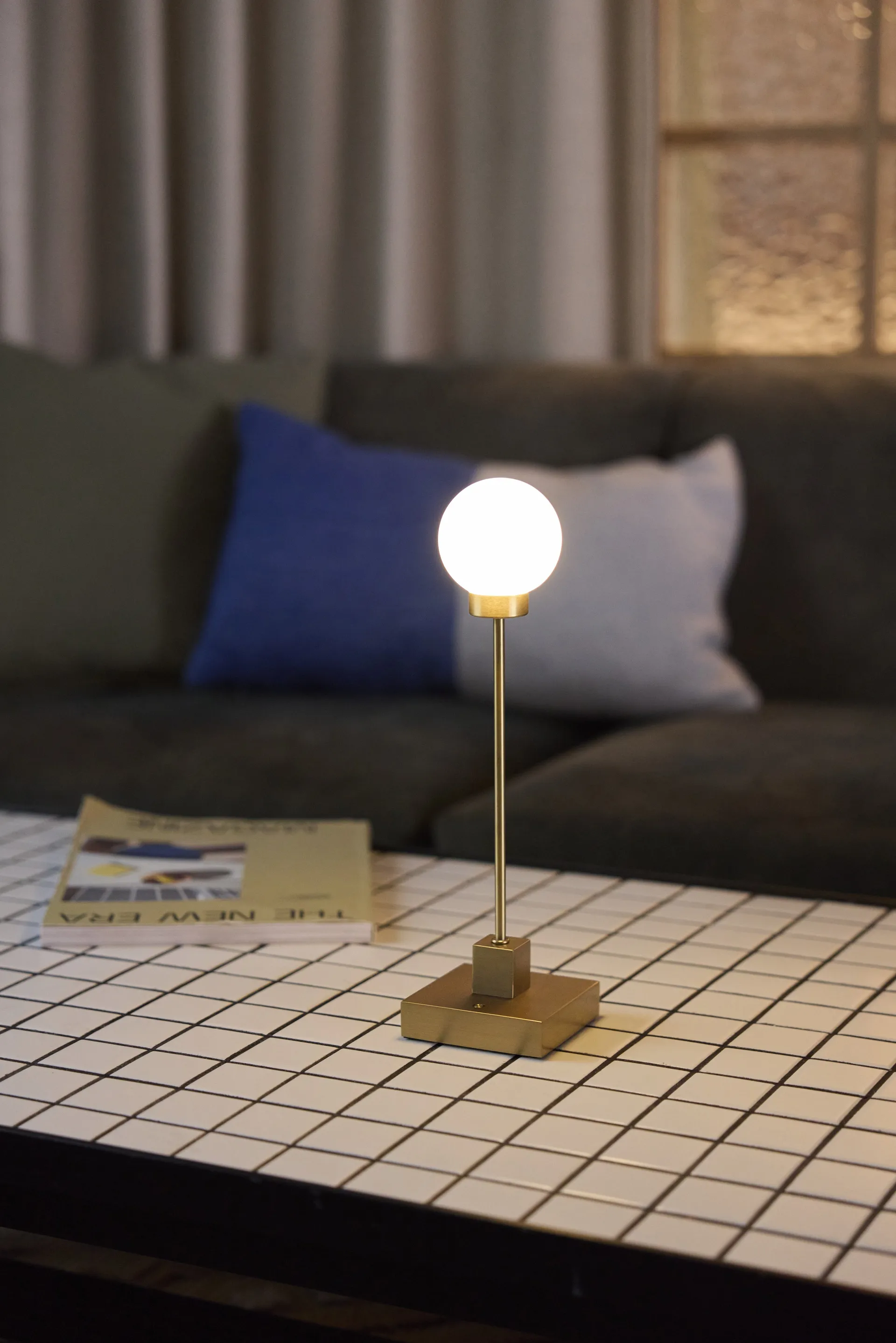 Snowball portabel bordlampe 33 cm, Messing Northern