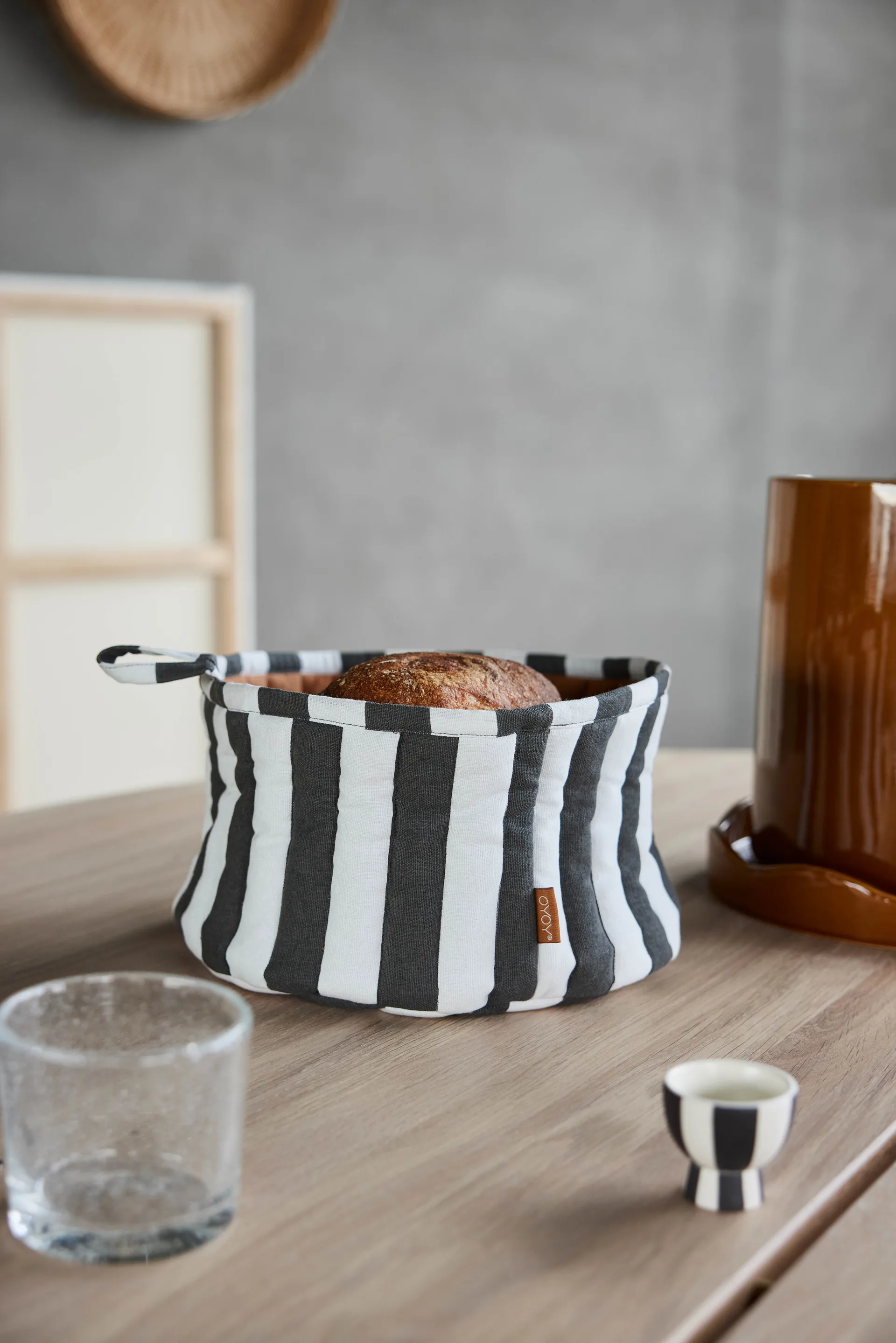 Toppu brødkurv Ø24 cm, Black-white-taupe OYOY