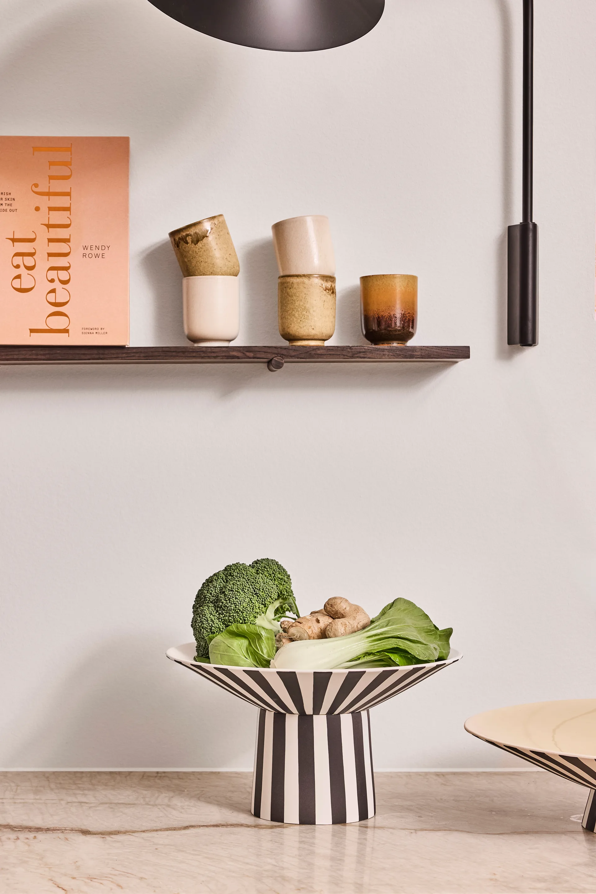 Toppu centerpiece høj 17xØ30 cm, White-black OYOY