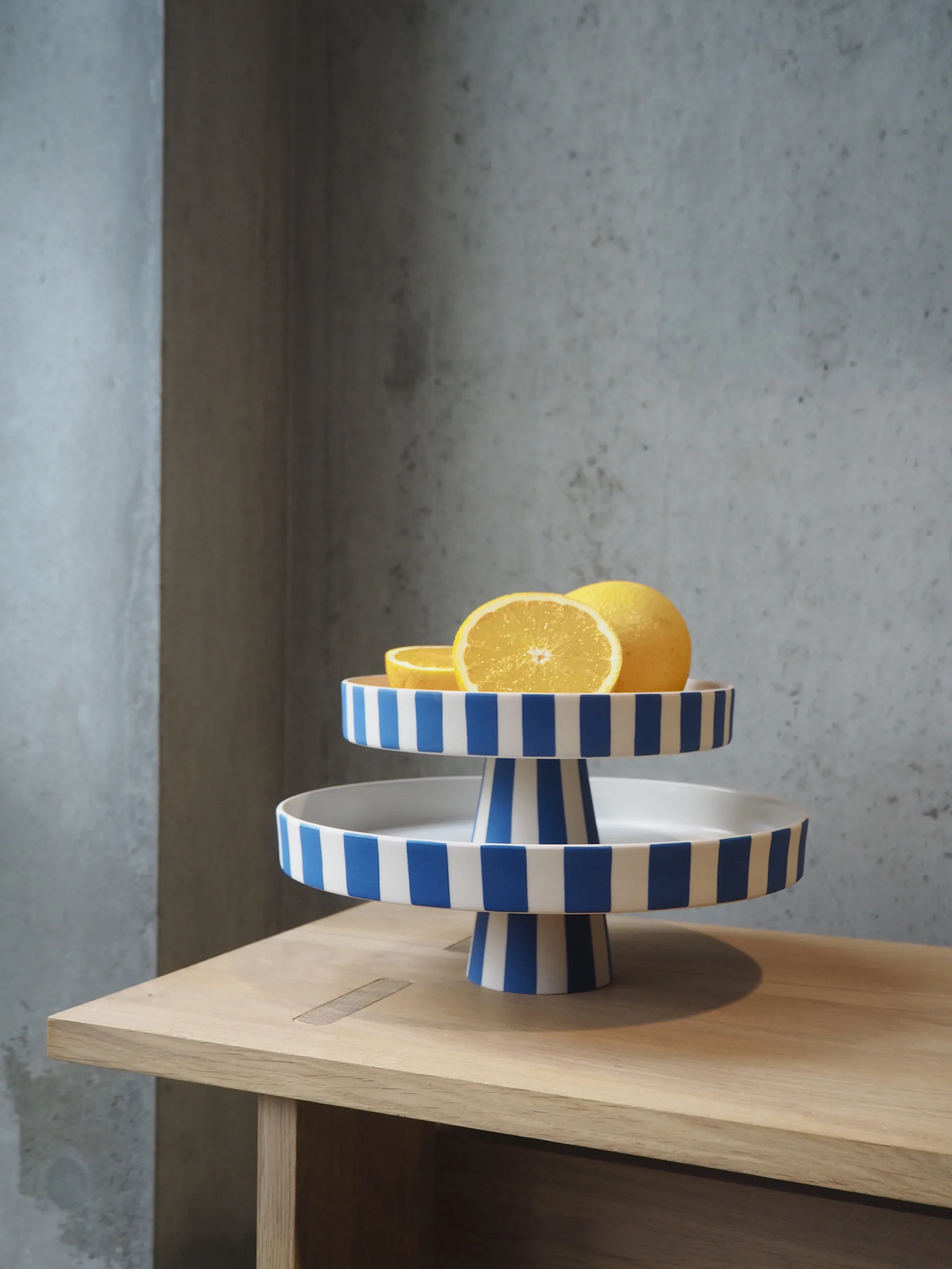 Toppu serveringsfad stor Ø27 cm, Optic blue OYOY