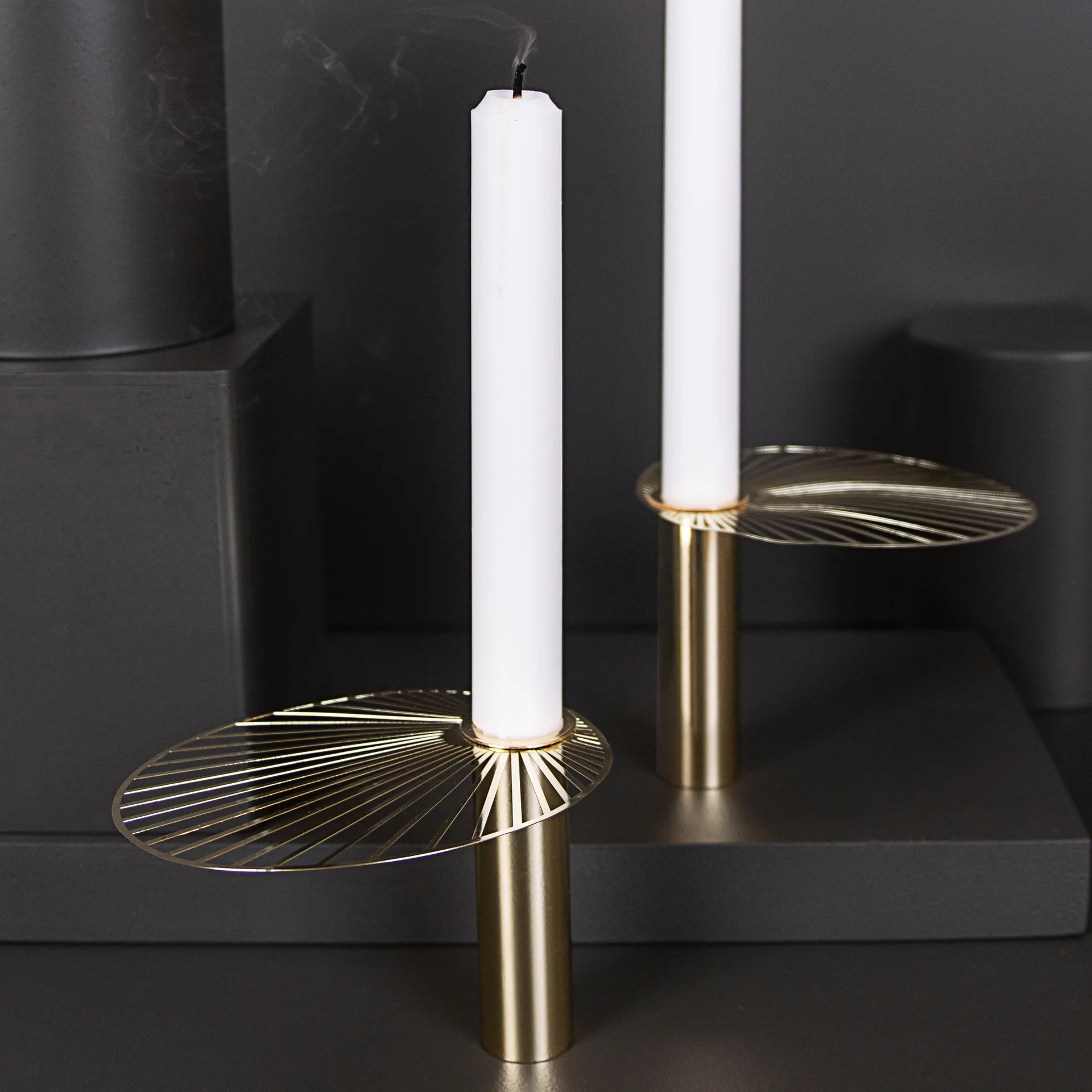 Sun lysestage stor 9 cm, Guld Pluto Design