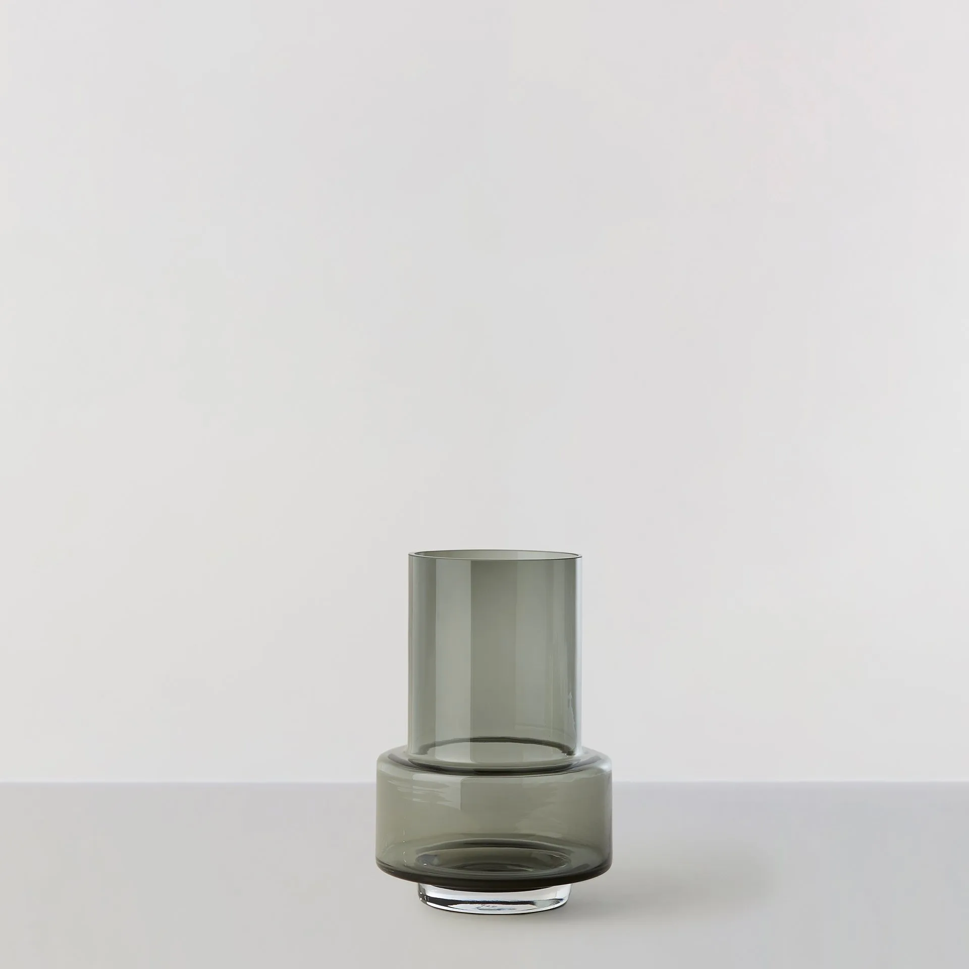 Hurricane no. 26, Smoked grey Ro Collection