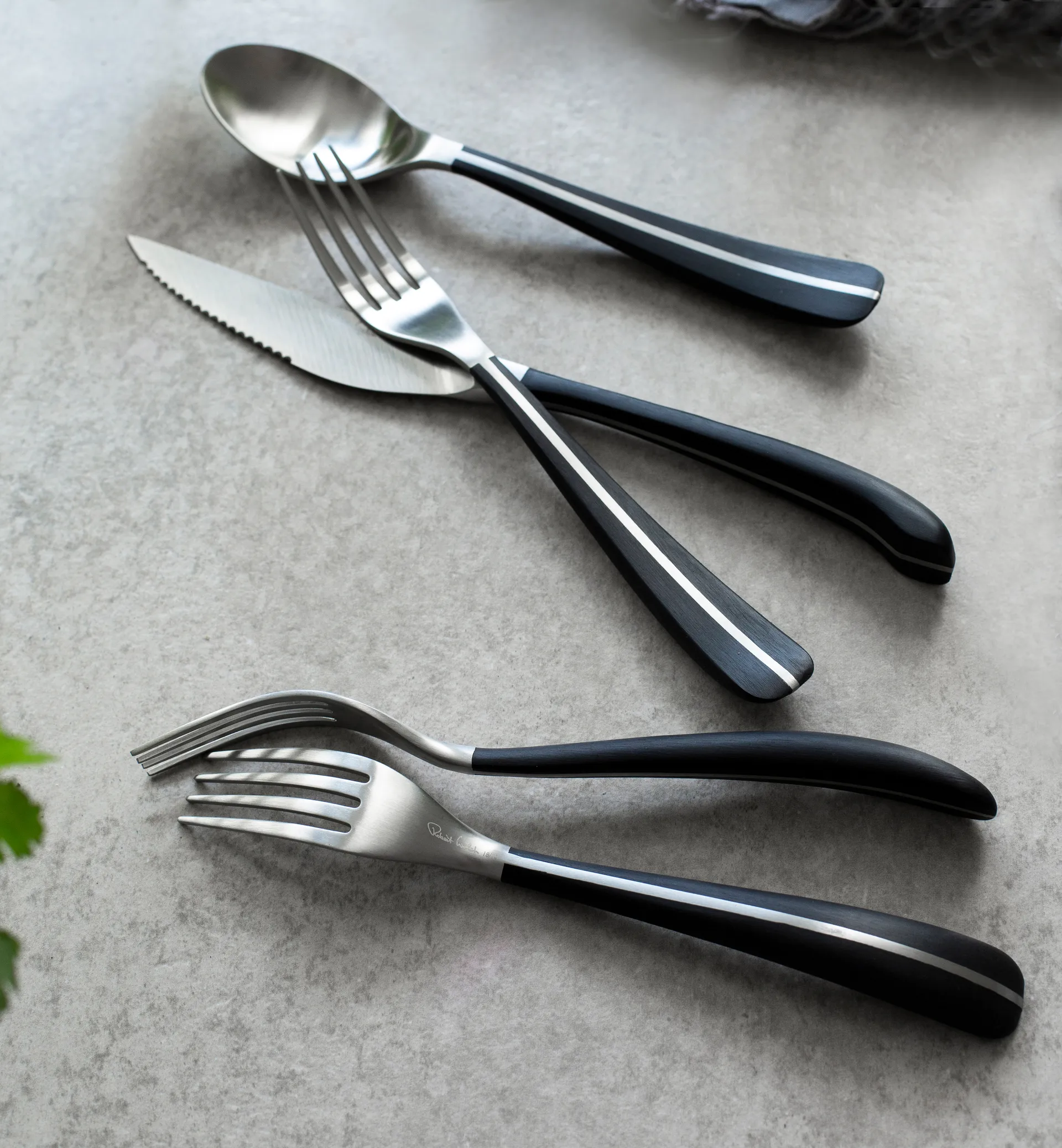 Contour grillkniv, Sort Robert Welch