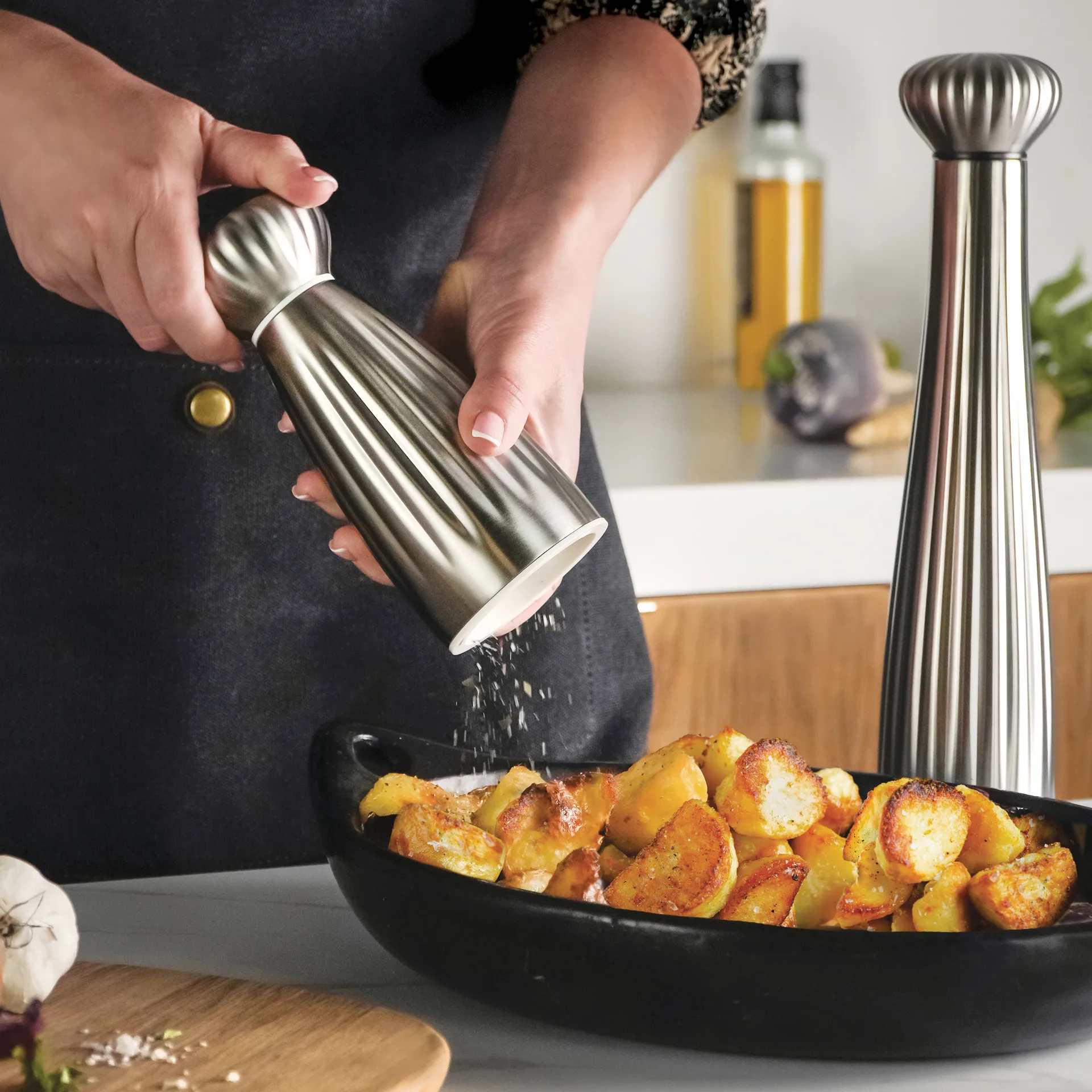 Palm satin saltkværn rustfrit stål 16,8 cm, Hvid Robert Welch