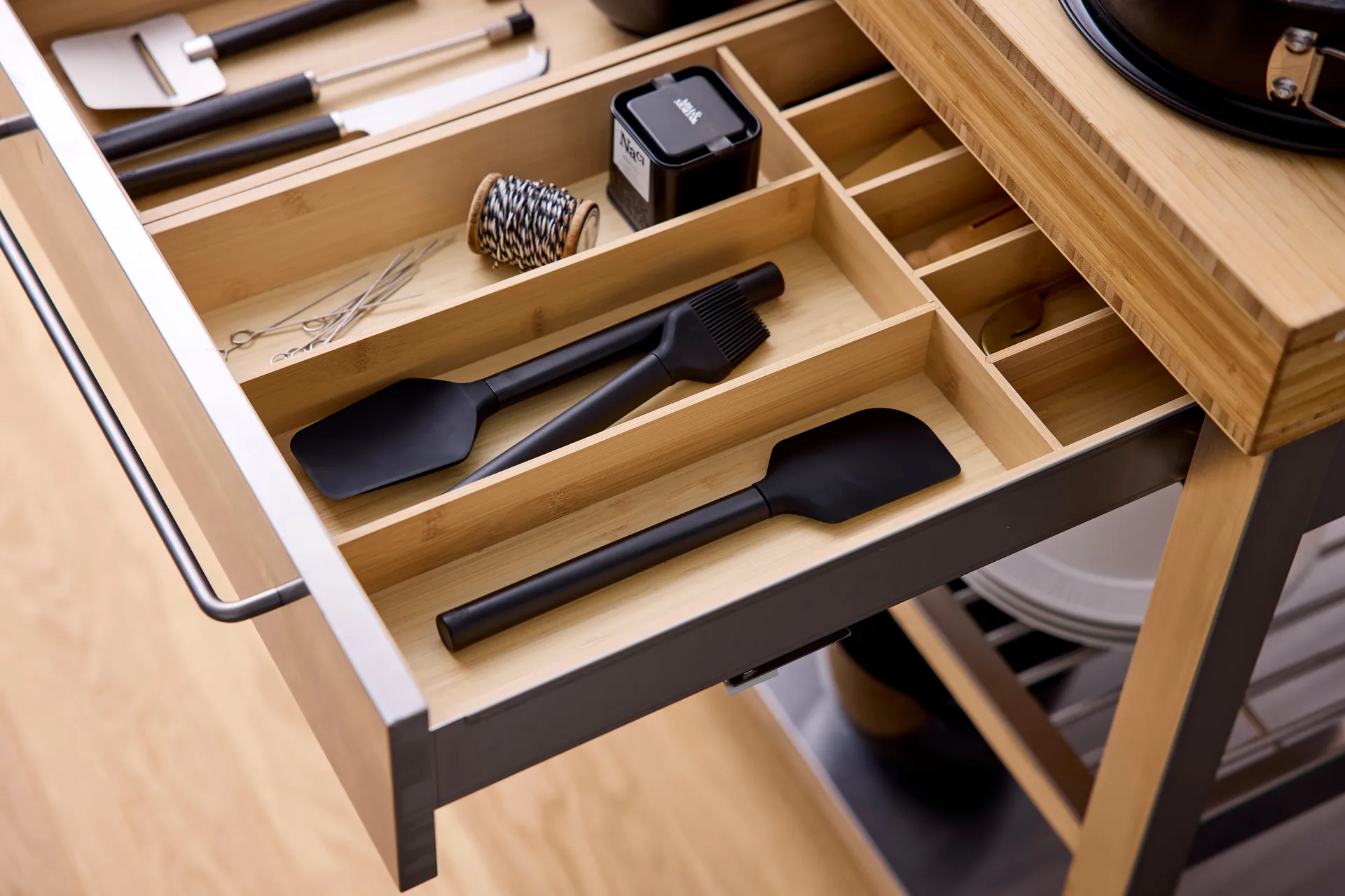 Rosti Emma dejskraber, Black Rosti