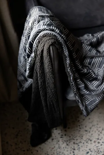 Rut fleeceplaid 130x170 cm - Sort - Sagaform