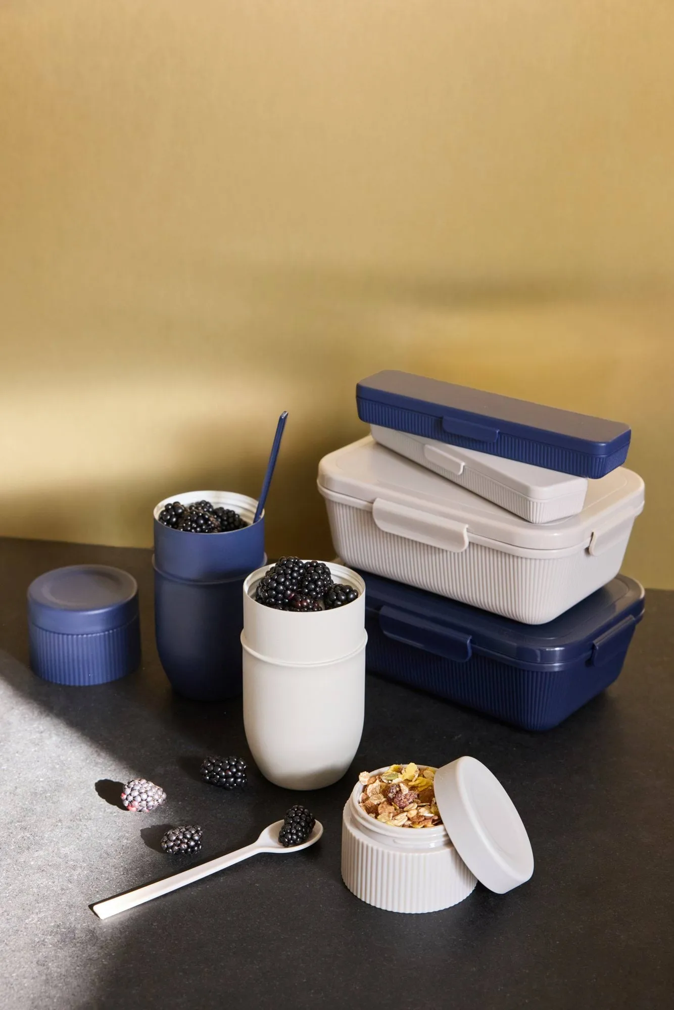 Ted madtermo yoghurtkrus med ske, Blå Pantone 2379C, 32 cl Sagaform