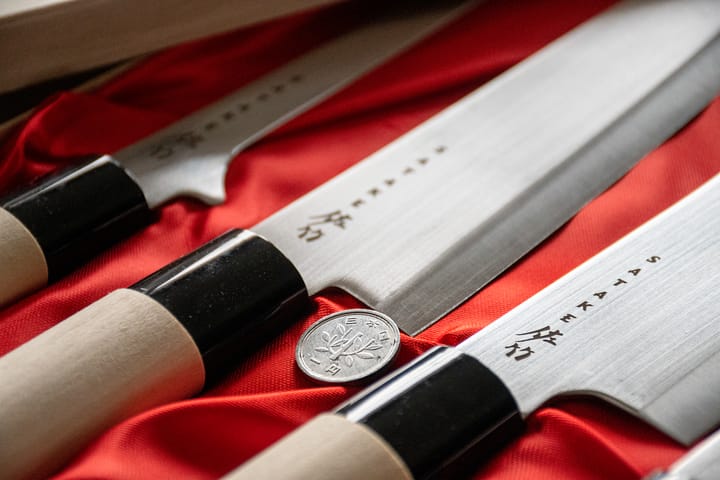 Knivsæt i balsabox 22x38 cm, 4 dele Satake