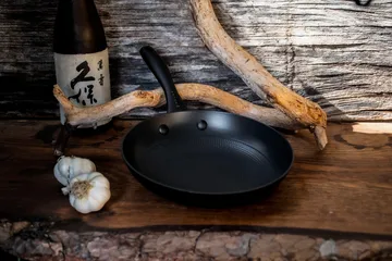 Satake keramisk stegepande letvægtsstøbejern 20+28 cm - Satake