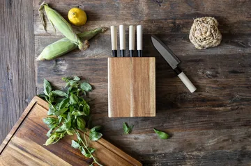 Satake knivblok - Akacietræ, 5 knive, 22,8x18x8 cm - Satake
