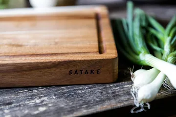 Satake skærebræt - Akacie, olieret, 43,2x27,9x3,8 cm - Satake