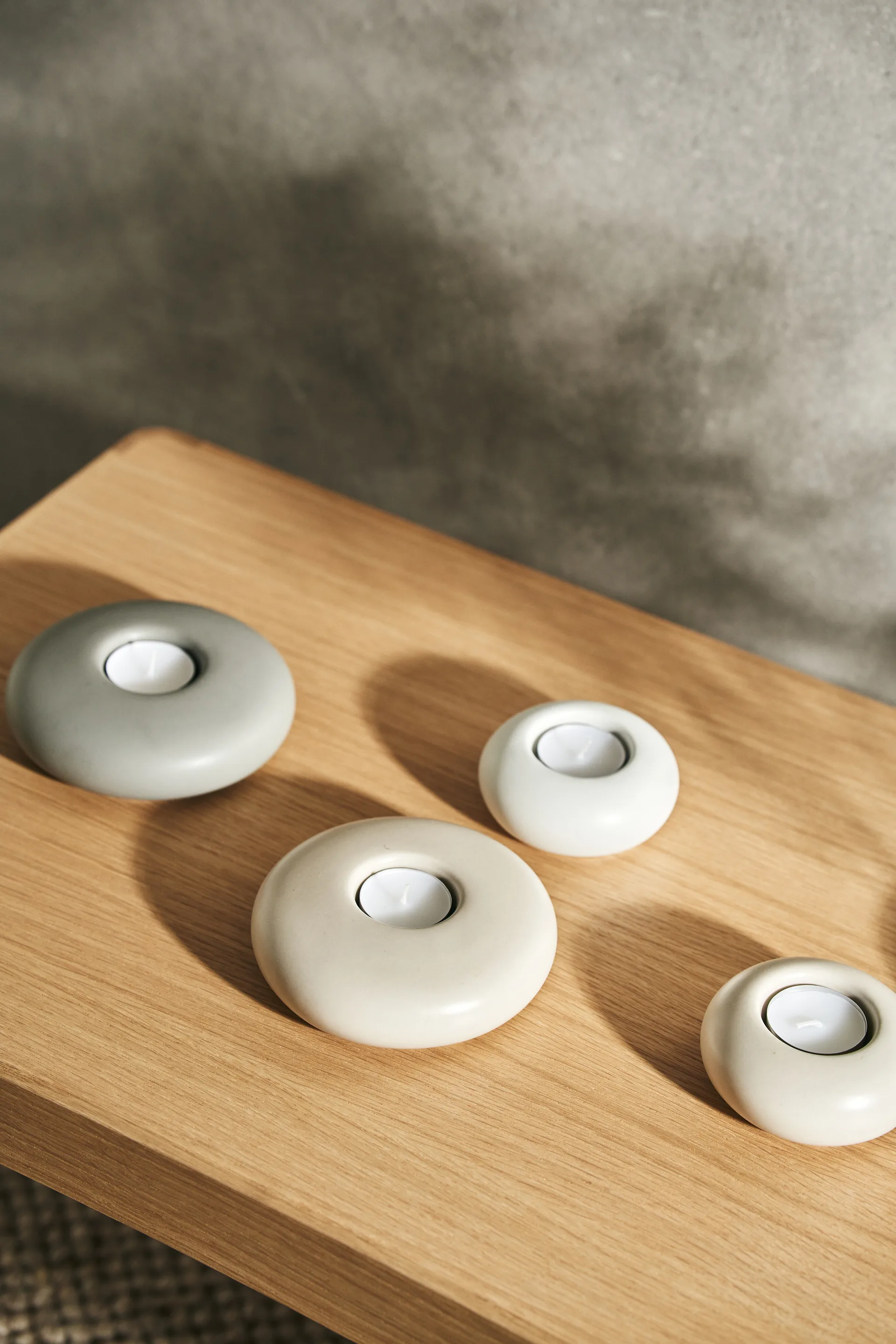 Stone fyrfadsstage Ø13 cm, Beige Scandi Living