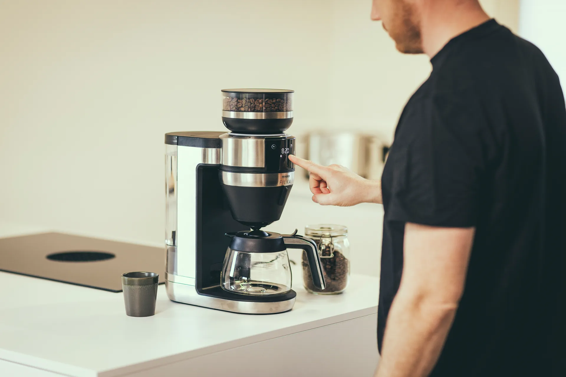 Severin KA 4851 FILKA helautomatisk kaffemaskine, Børstet stål-sort Severin