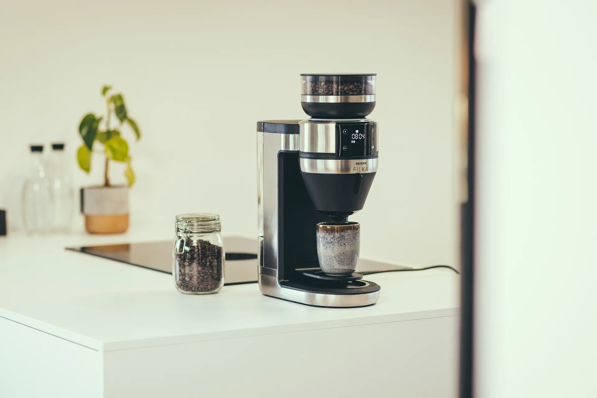 Severin KA 4851 FILKA helautomatisk kaffemaskine, Børstet stål-sort Severin