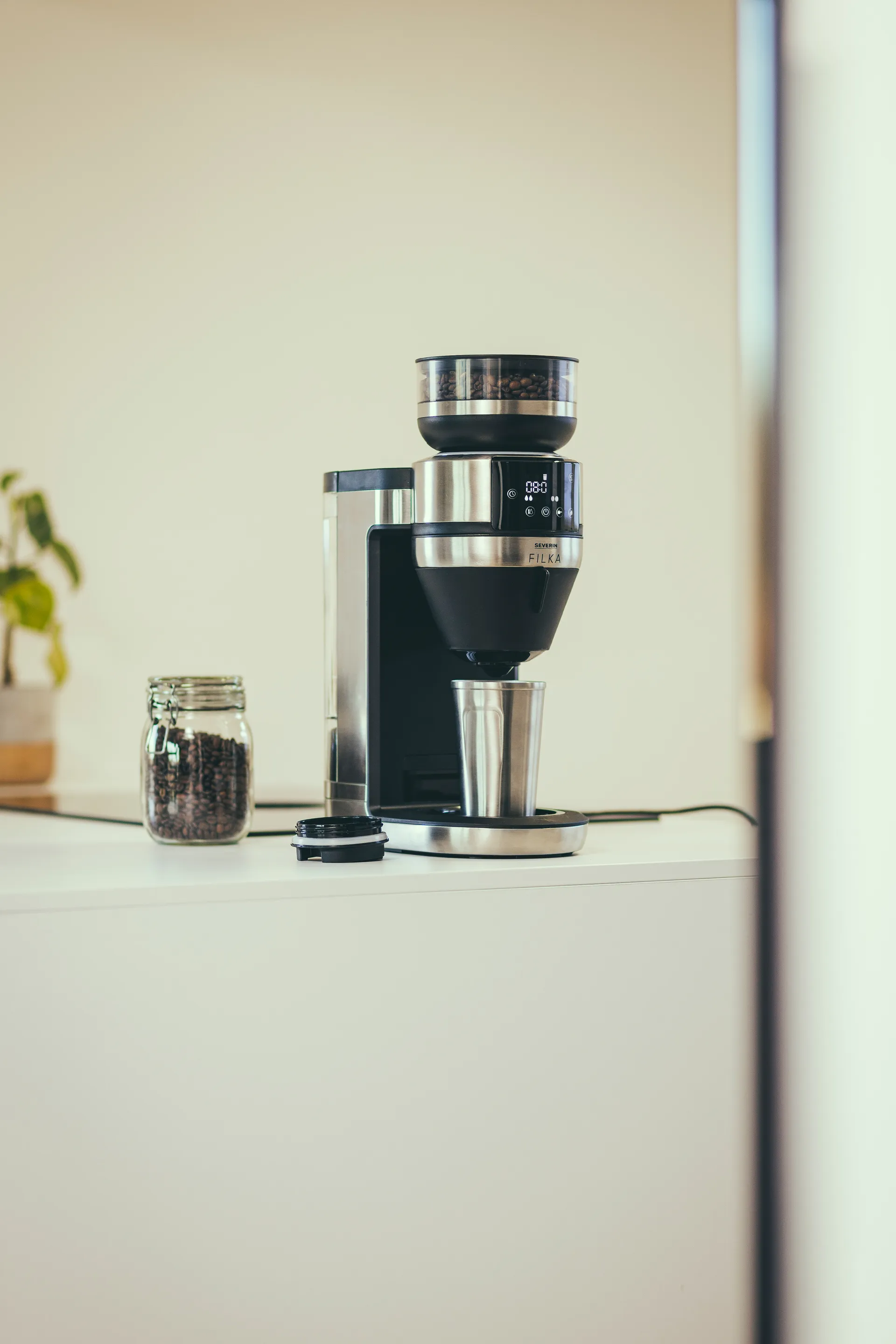 Severin KA 4851 FILKA helautomatisk kaffemaskine, Børstet stål-sort Severin