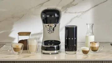 Smeg 50's Style espressomaskine med mælkeskummer - Sort - Smeg