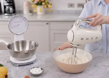 Smeg 50's Style håndmixer 250 watt - Creme (hvid) - Smeg