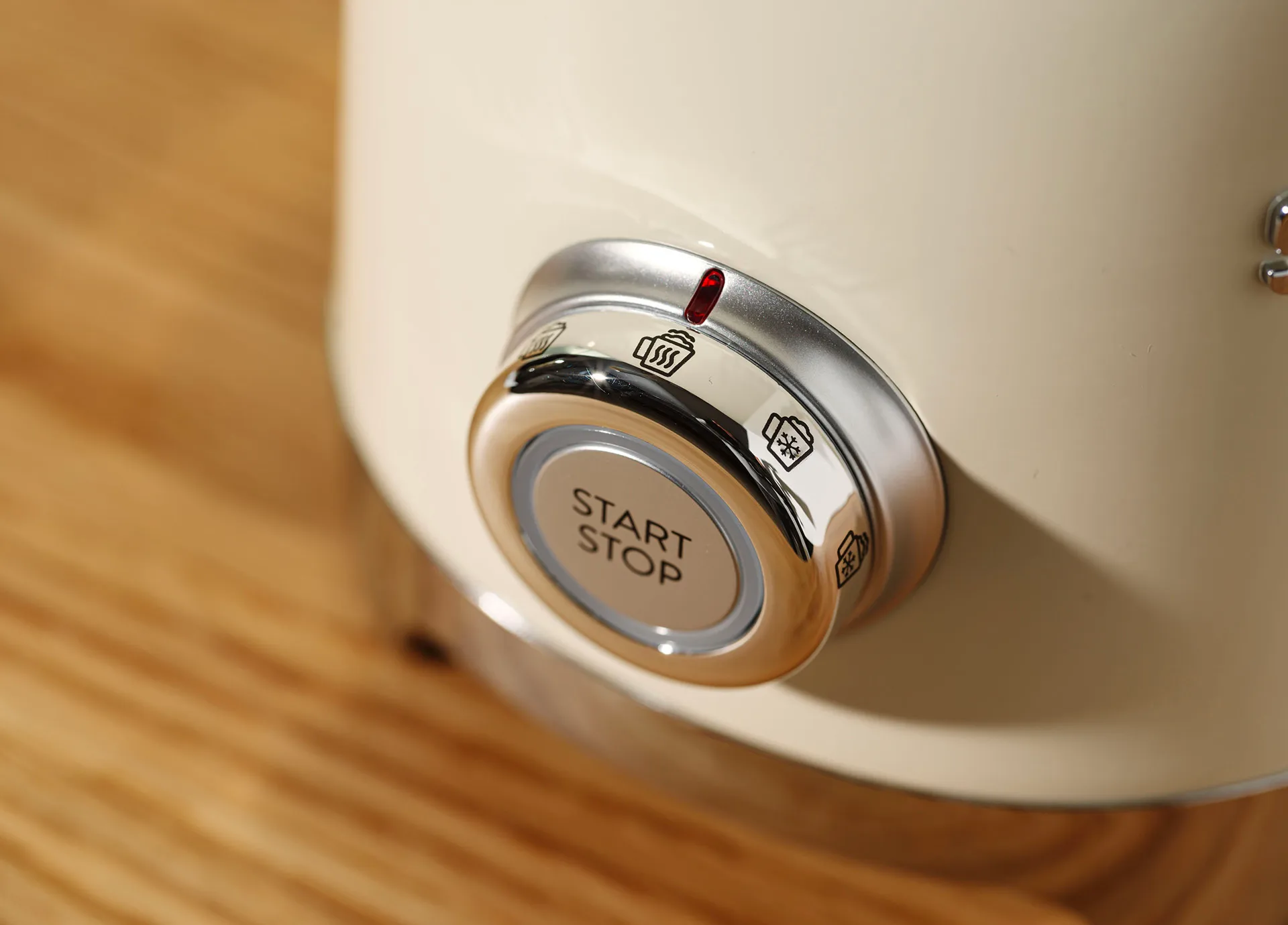 Smeg 50's Style mælkeskummer 60 cl, Crème hvid Smeg