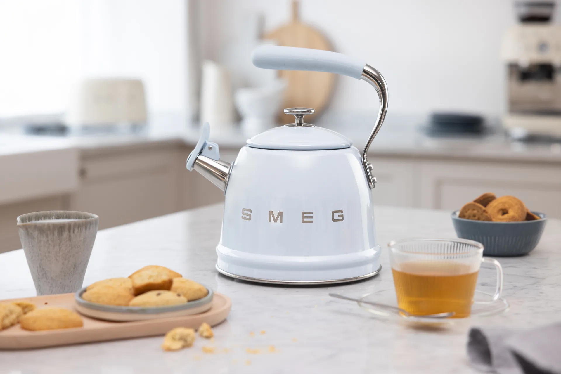 Smeg 50's Style vandkedel med fløjte, Pastell blue Smeg