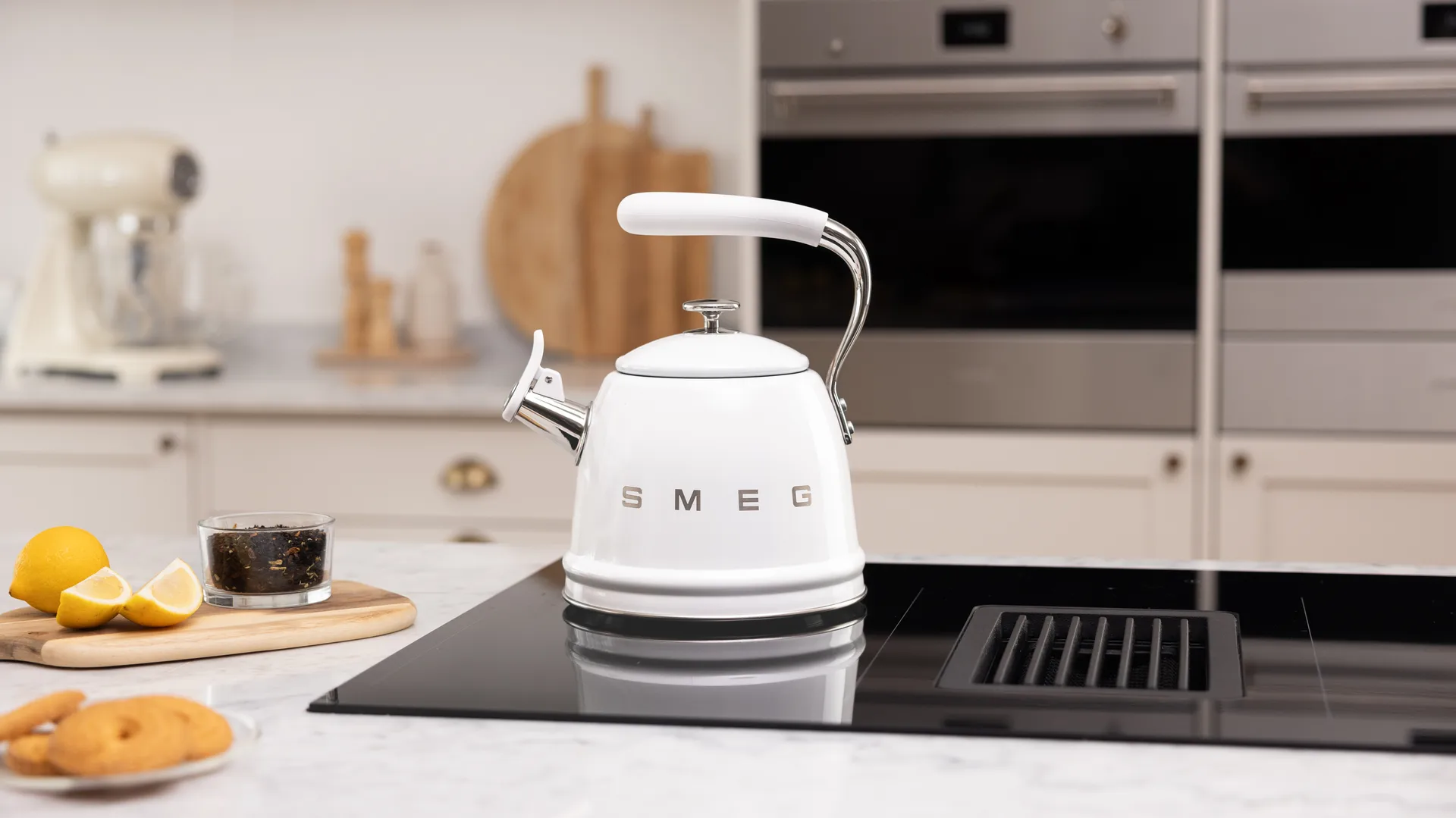 Smeg 50's Style vandkedel med fløjte, White Smeg