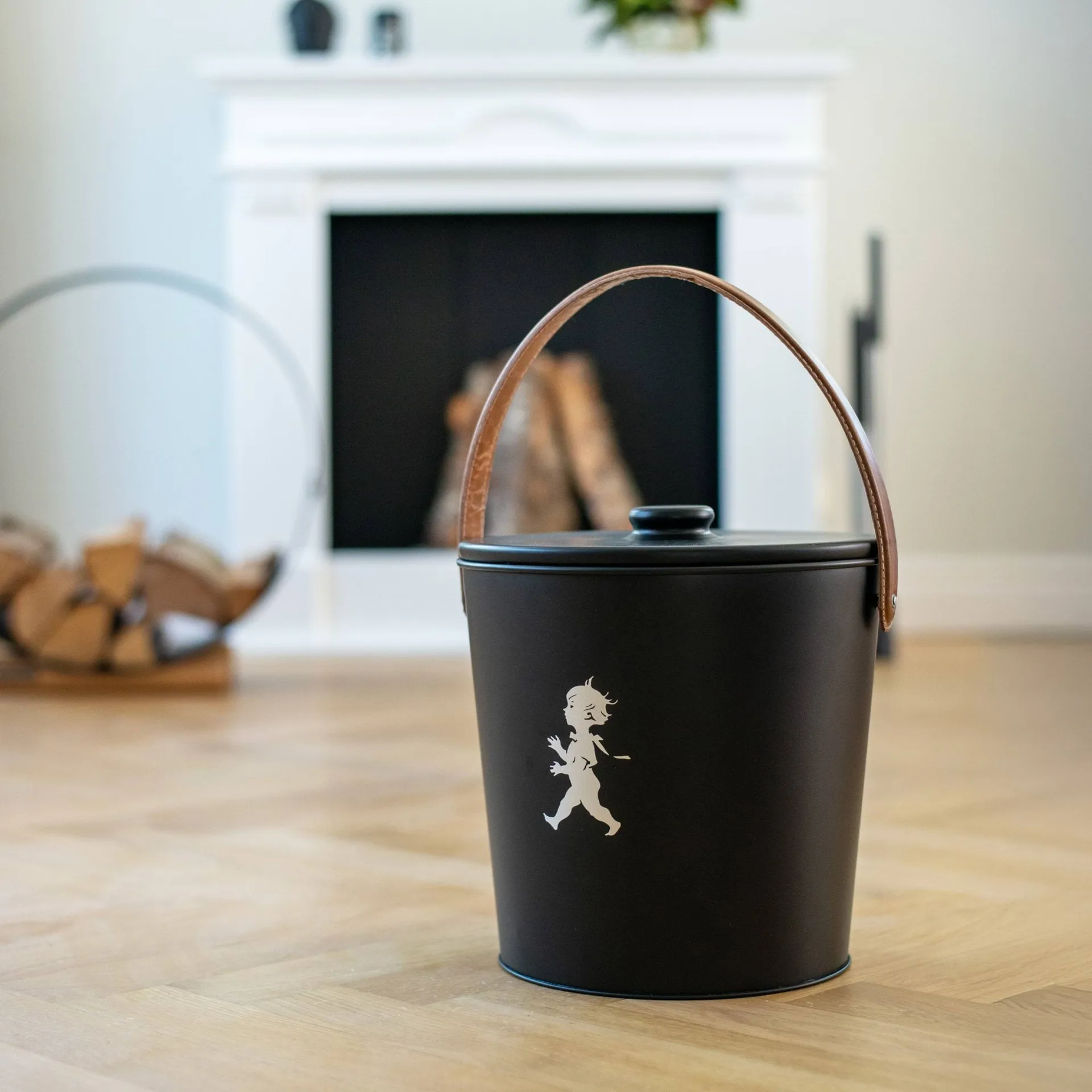 Solstickan askespand, Sort Solstickan Design