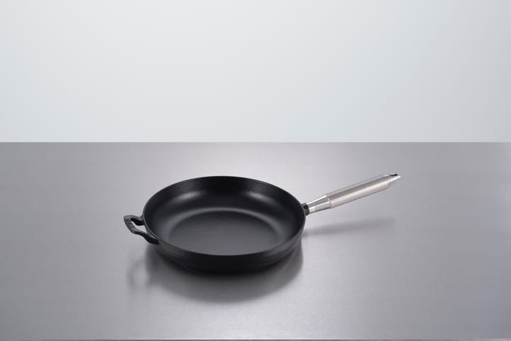 Buster & Punch stegepande støbejern sort Ø28 cm, Stålhåndtag STAUB