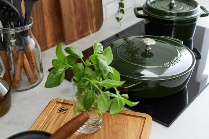 Staub Chistera sauterpande støbejern Ø24 cm, Basilikum grøn STAUB