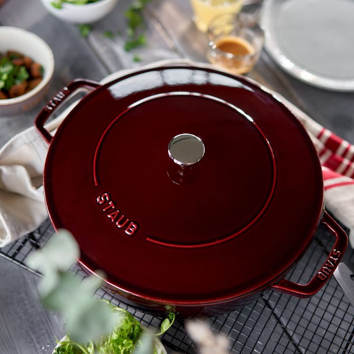 Staub Chistera sauterpande støbejern Ø24 cm, Grenadine rød STAUB
