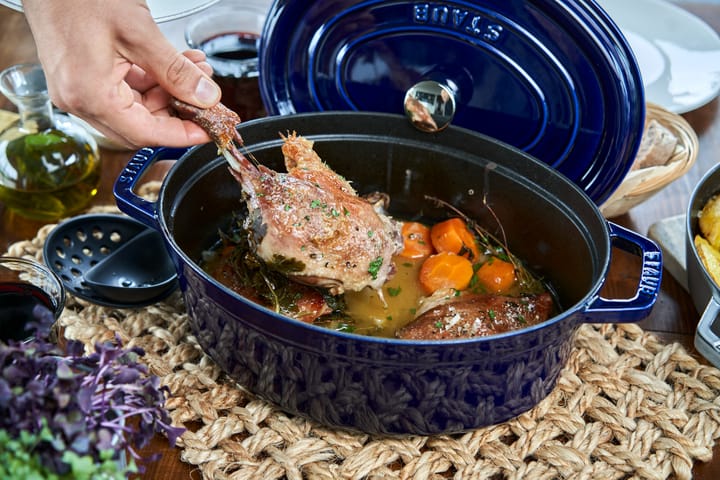 Staub La Cocotte oval gryde støbejern 5,5 L, Mørkeblå STAUB