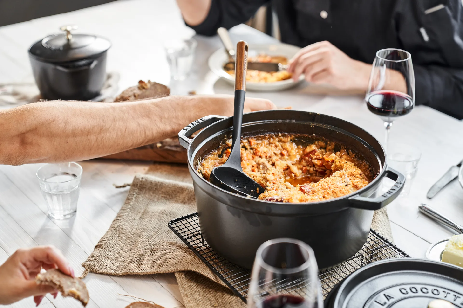 Staub La Cocotte rund gryde støbejern 8,4 L, Sort STAUB