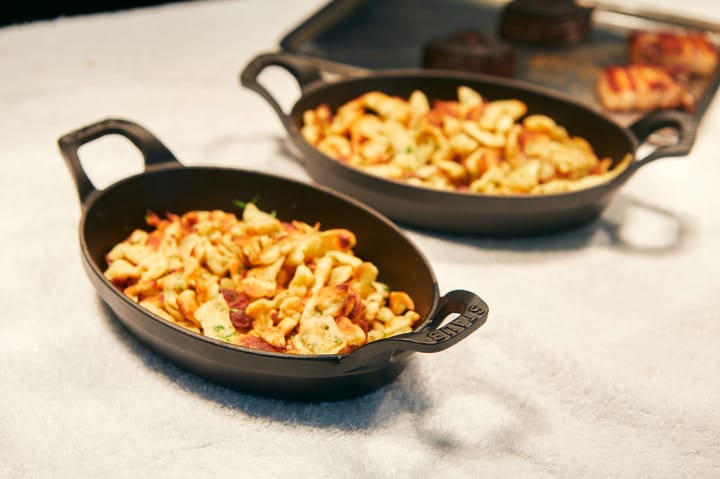 Staub oval ovnfast form støbejern 21 cm, Sort STAUB