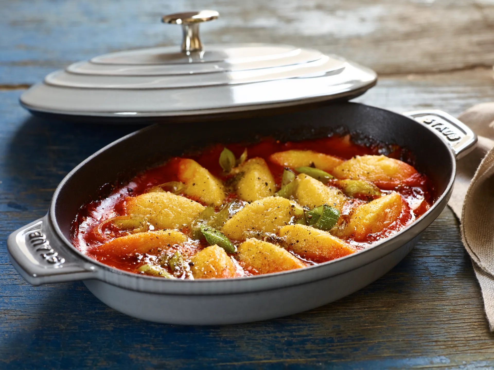 Staub ovnfast form støbejern med låg oval 23 cm, Grafitgrå STAUB