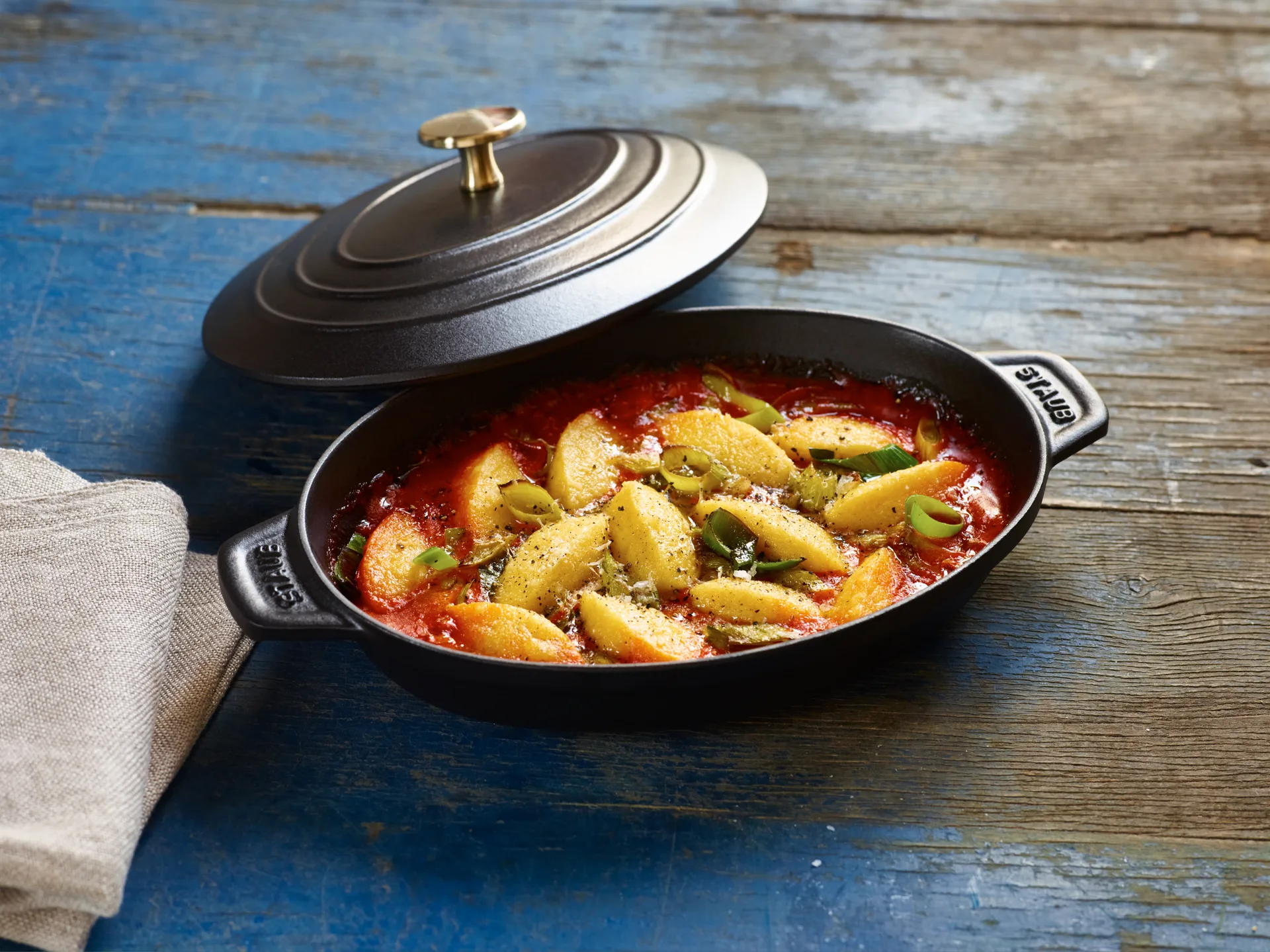 Staub ovnfast form støbejern med låg oval 23 cm, Sort STAUB